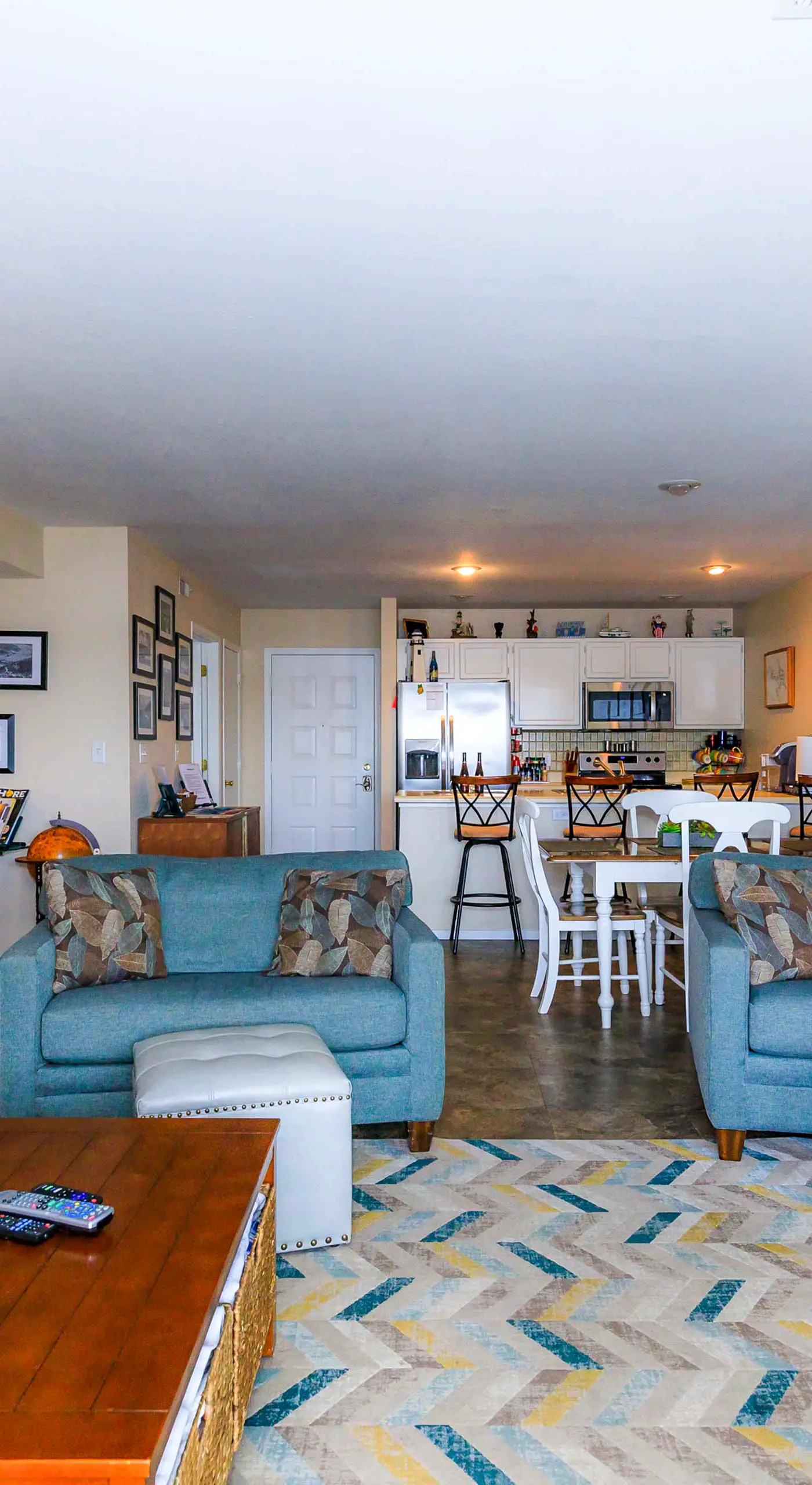 Pool Days & Water Fun Await: Lake Ozark Escape!