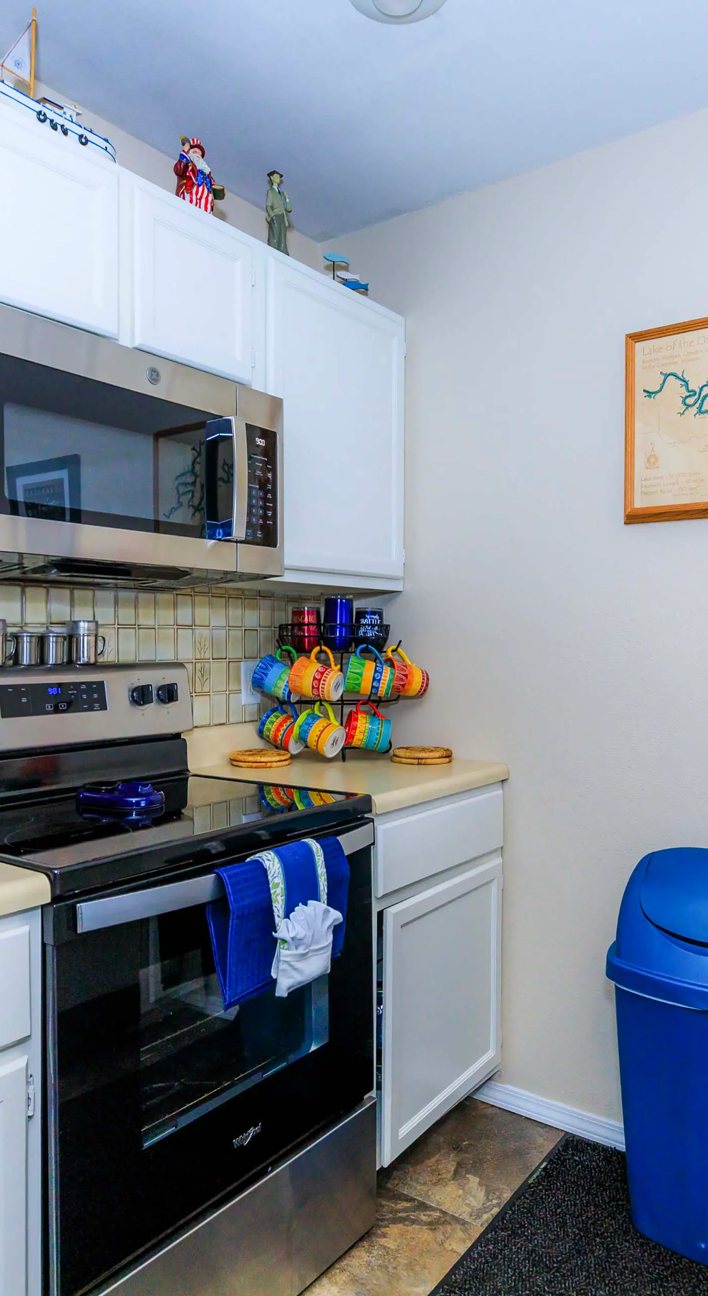 Pool Days & Water Fun Await: Lake Ozark Escape!