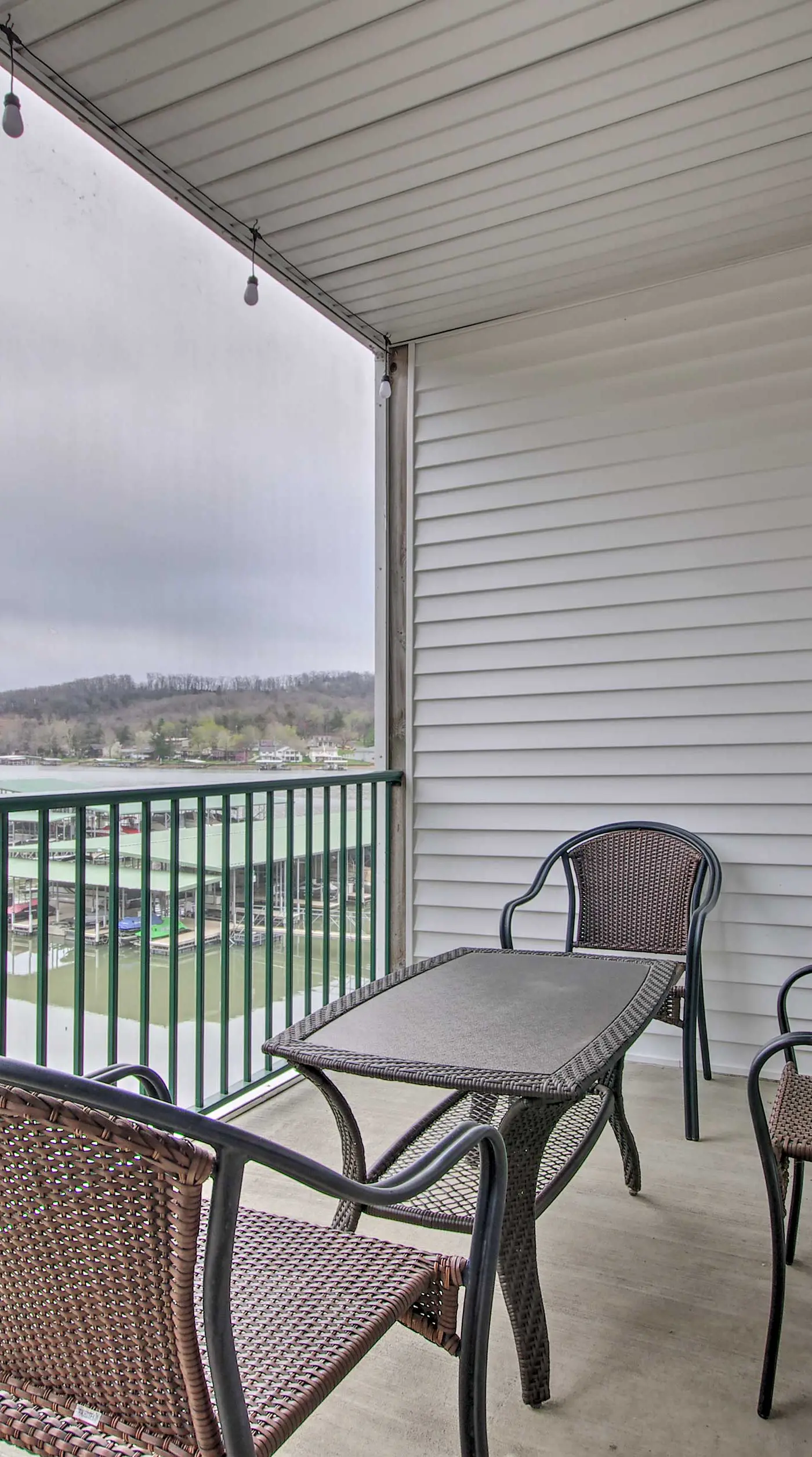 Lake-View Patio, Pool Table! Camdenton Family Unit