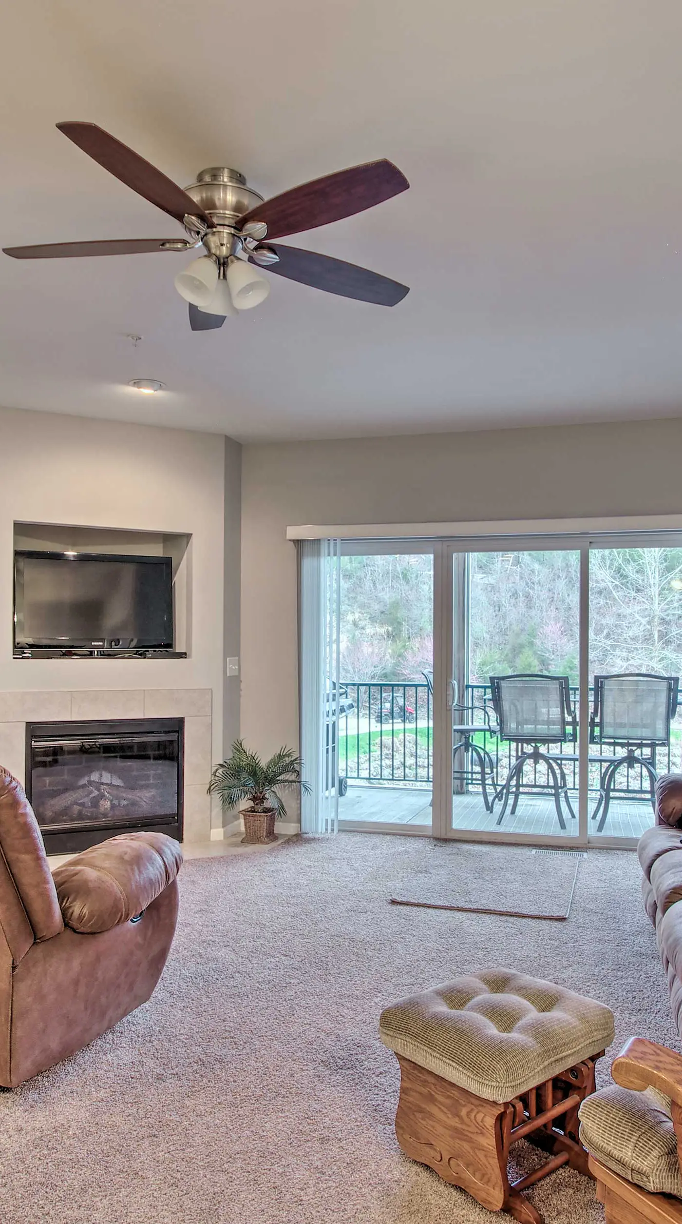 Lake-View Patio, Pool Table! Camdenton Family Unit