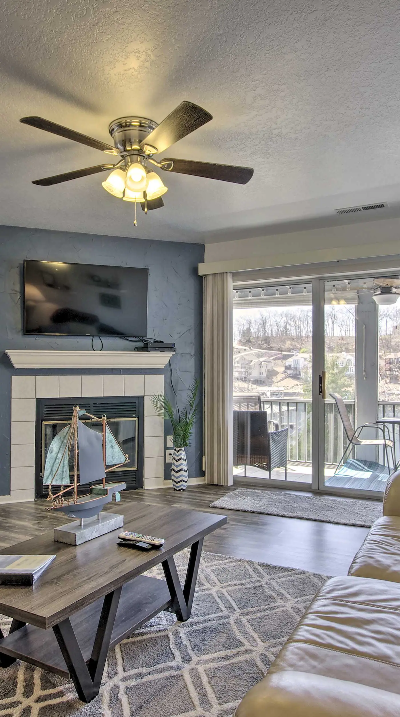Lake-View Patio, Pool Access! Regatta Bay Condo