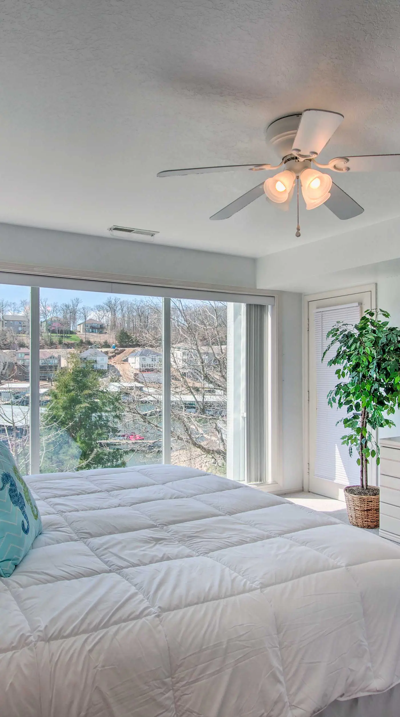Lake-View Patio, Pool Access! Regatta Bay Condo