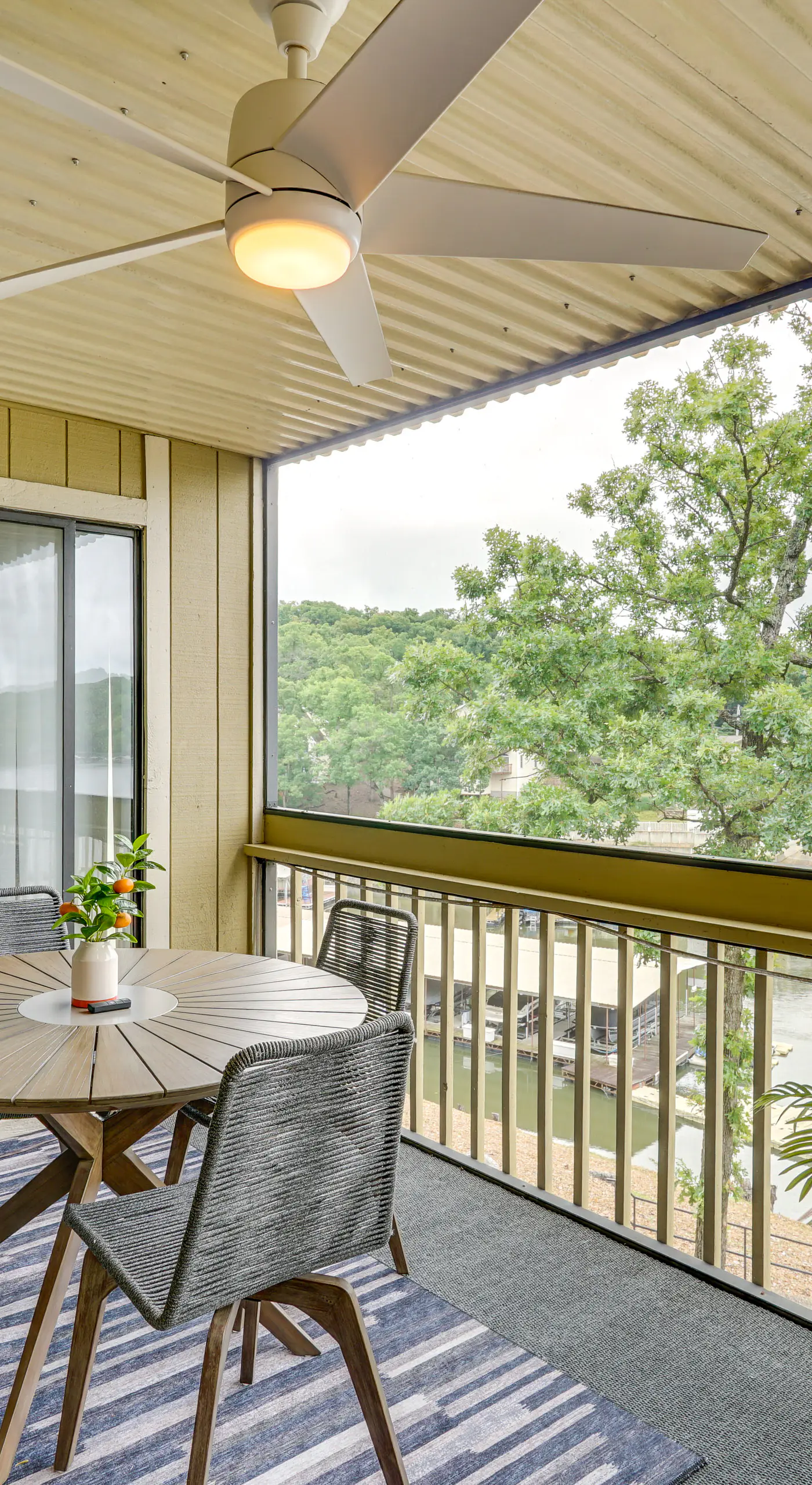 Lake-View Balcony, Pool Access! Osage Beach Gem