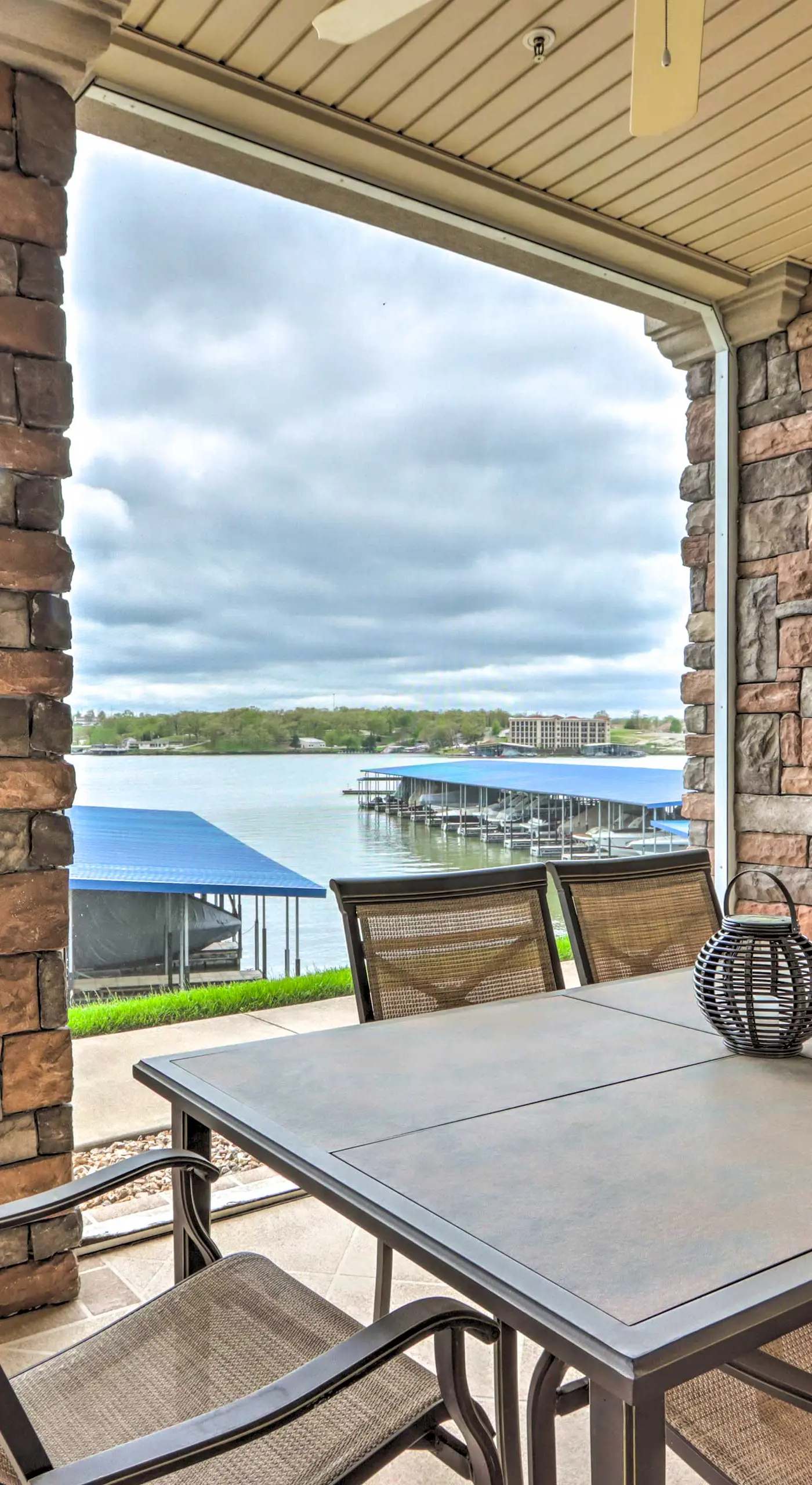 Lakefront Patio, Pool Access! Lands End Condo