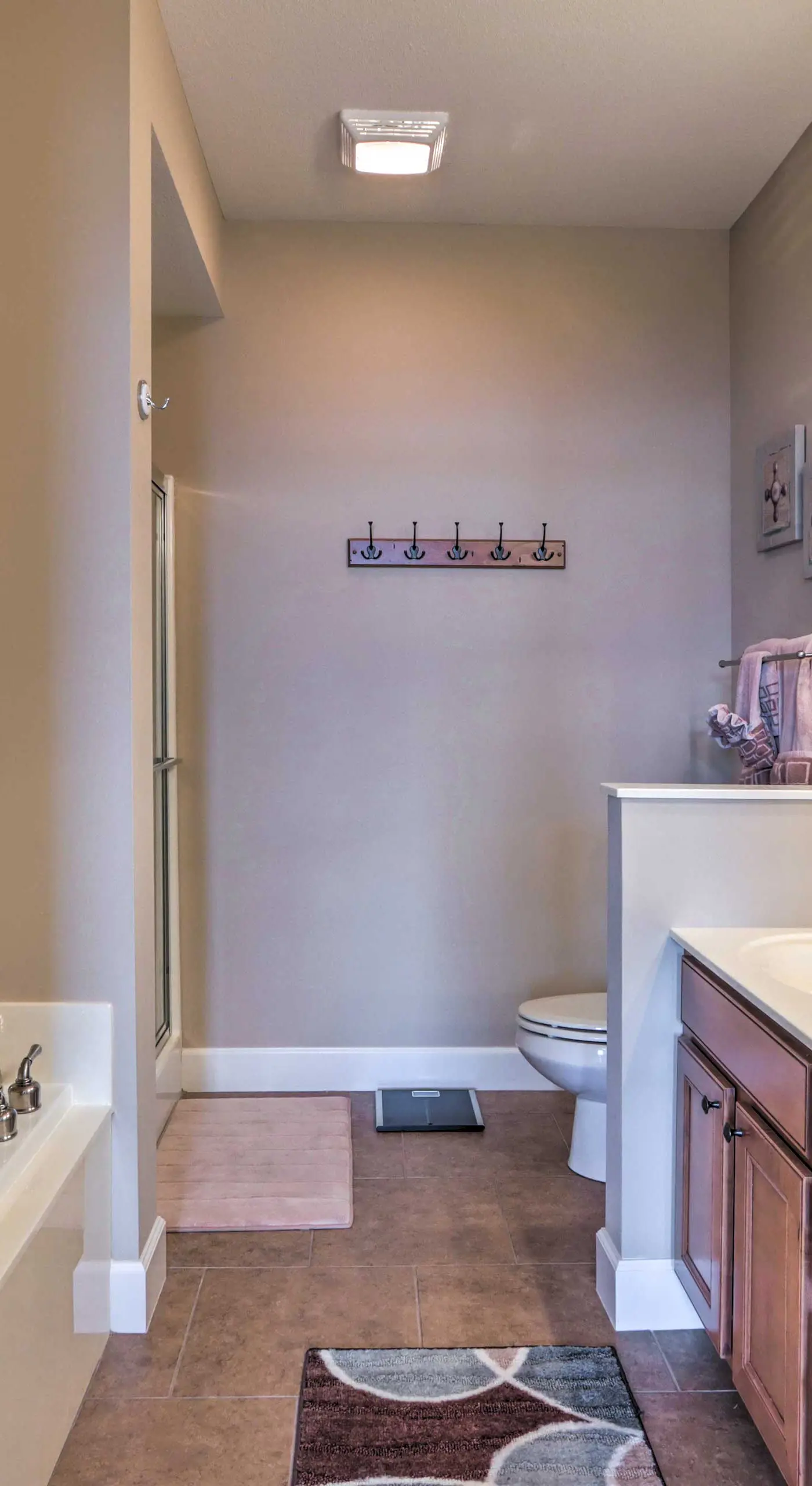 Lakefront Patio, Pool Access! Lands End Condo