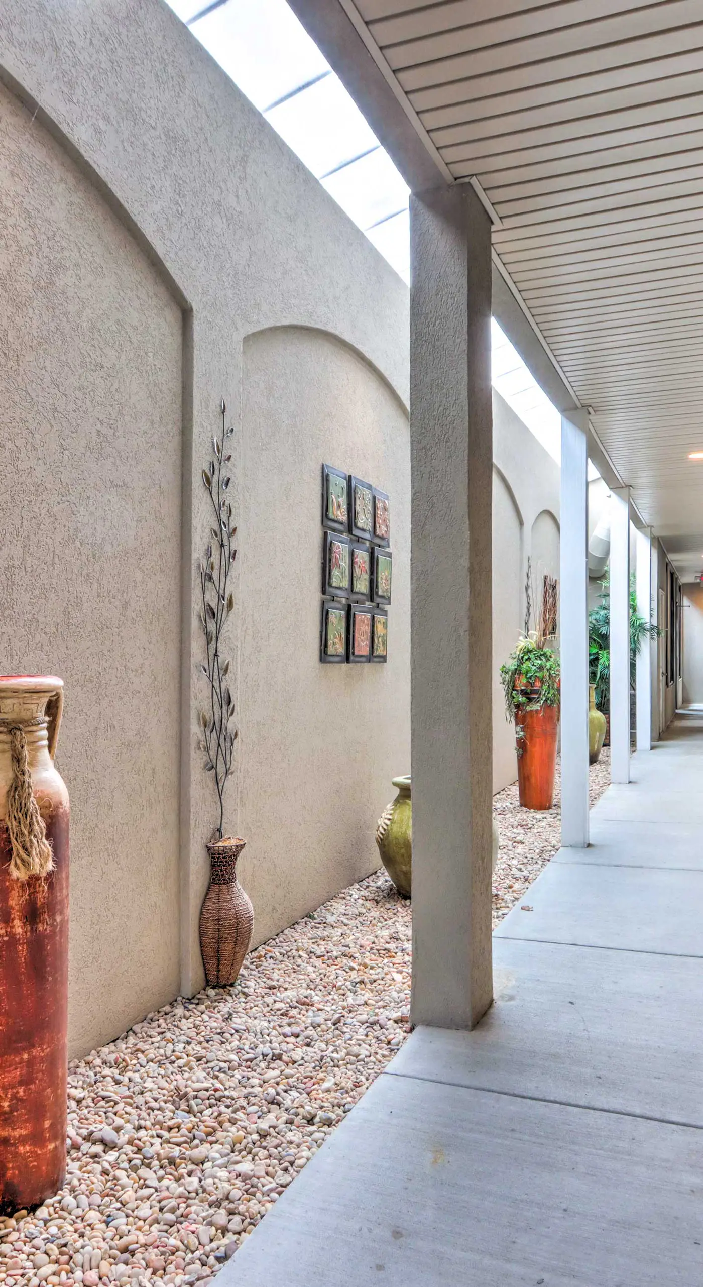 Lakefront Patio, Pool Access! Lands End Condo