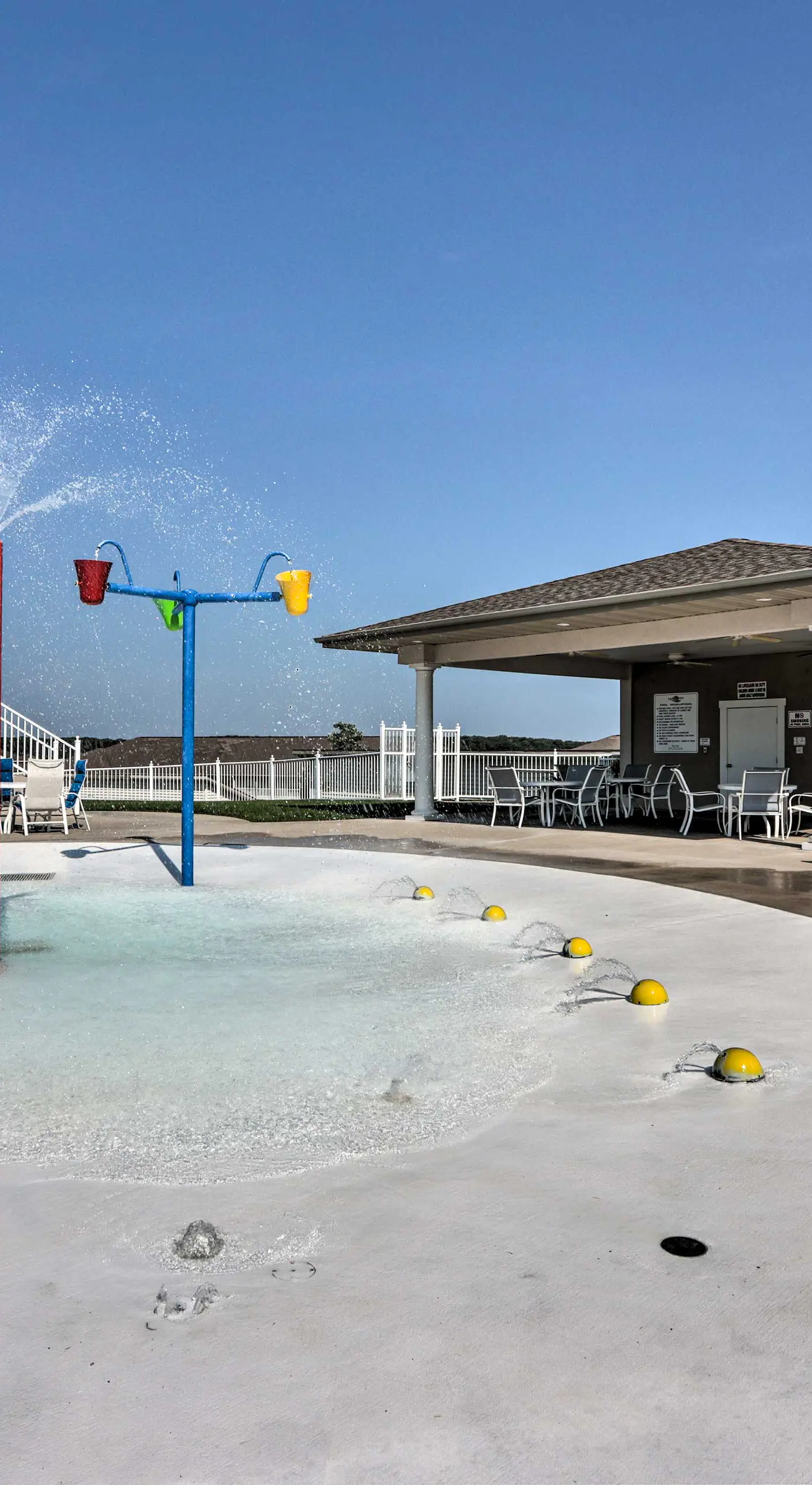 Lakefront Patio, Pool Access! Lands End Condo