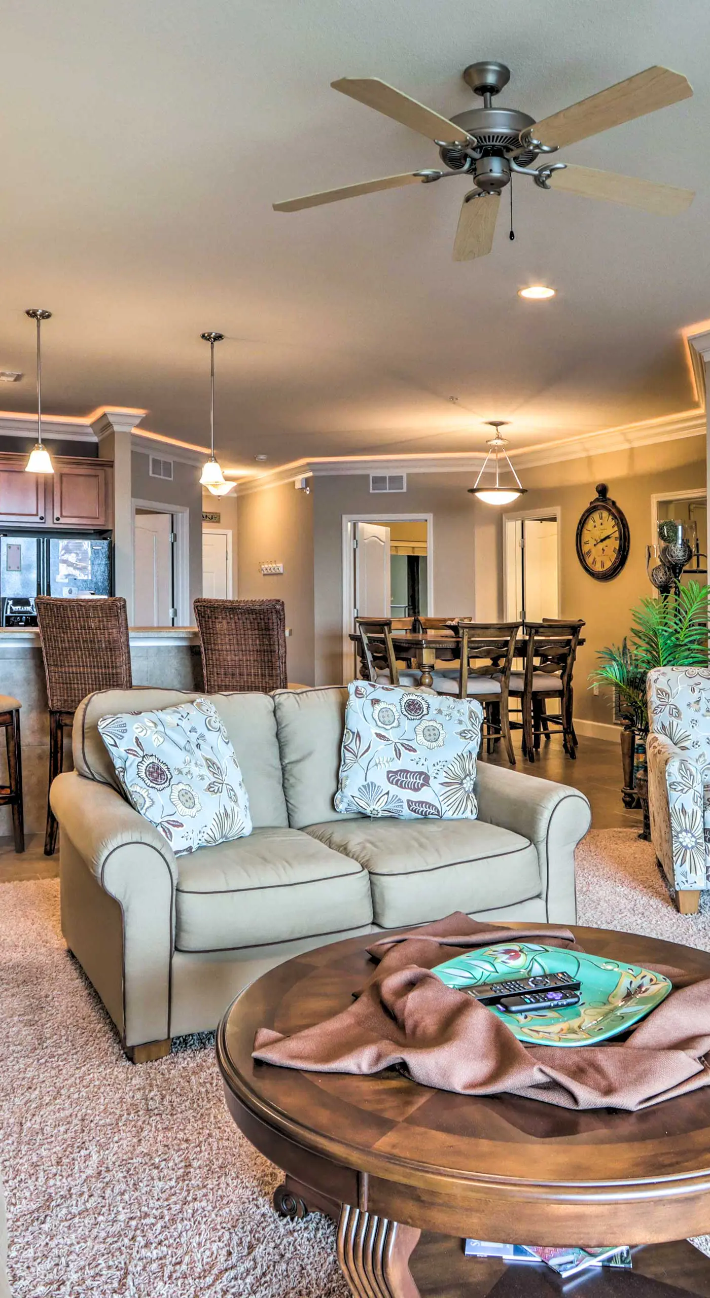 Lakefront Patio, Pool Access! Lands End Condo