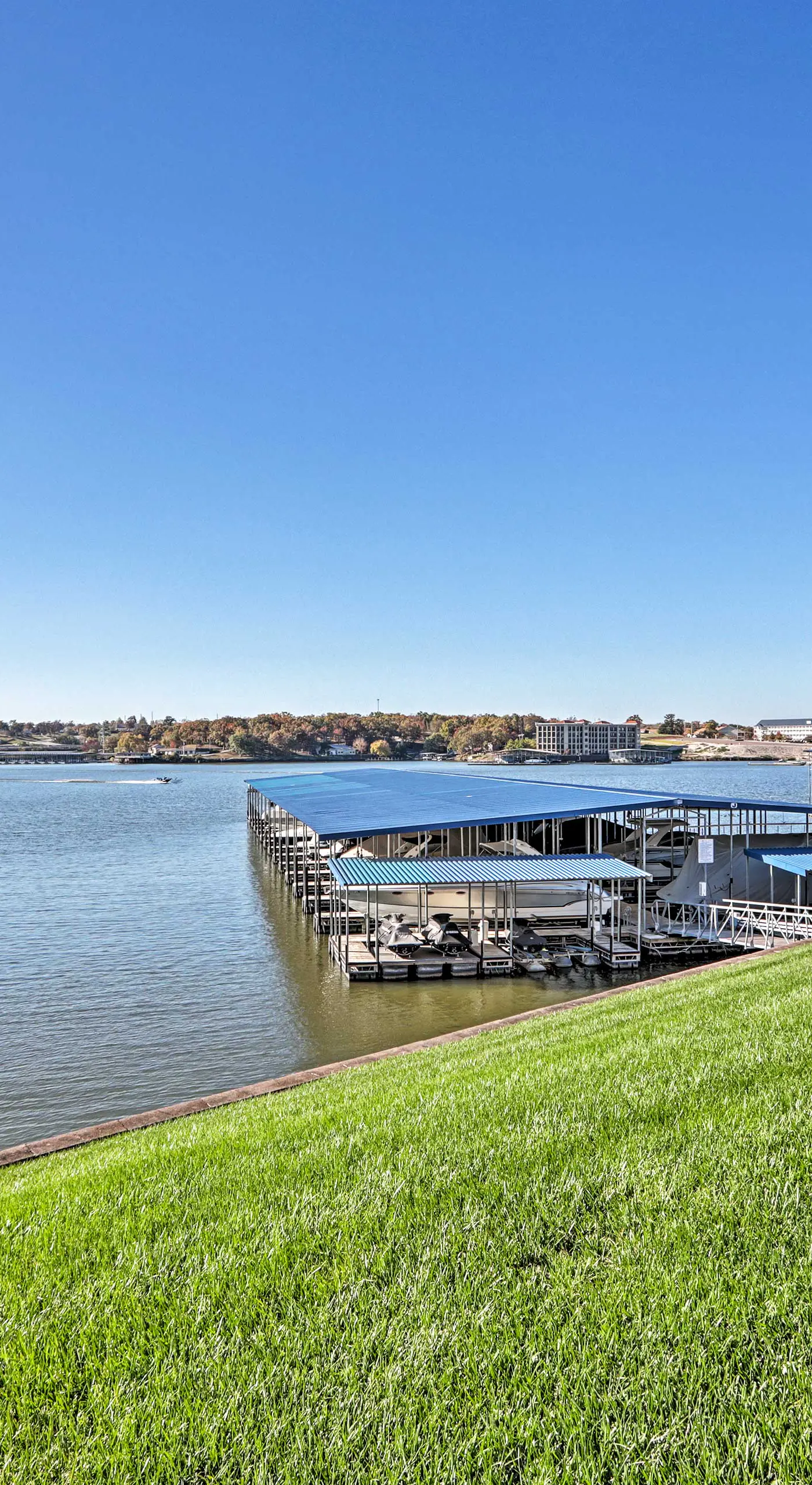 Lakefront Patio, Pool Access! Lands End Condo