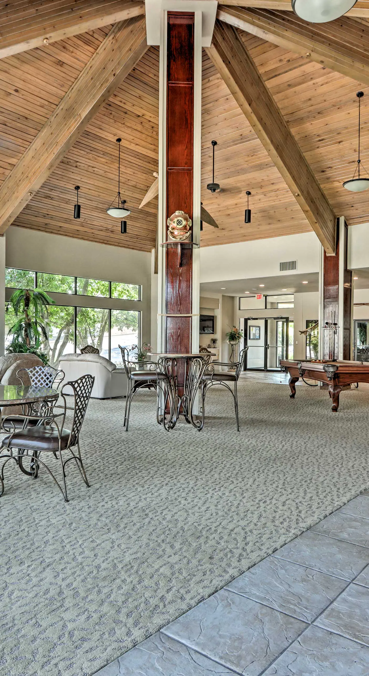 Lakefront Patio, Pool Access! Lands End Condo