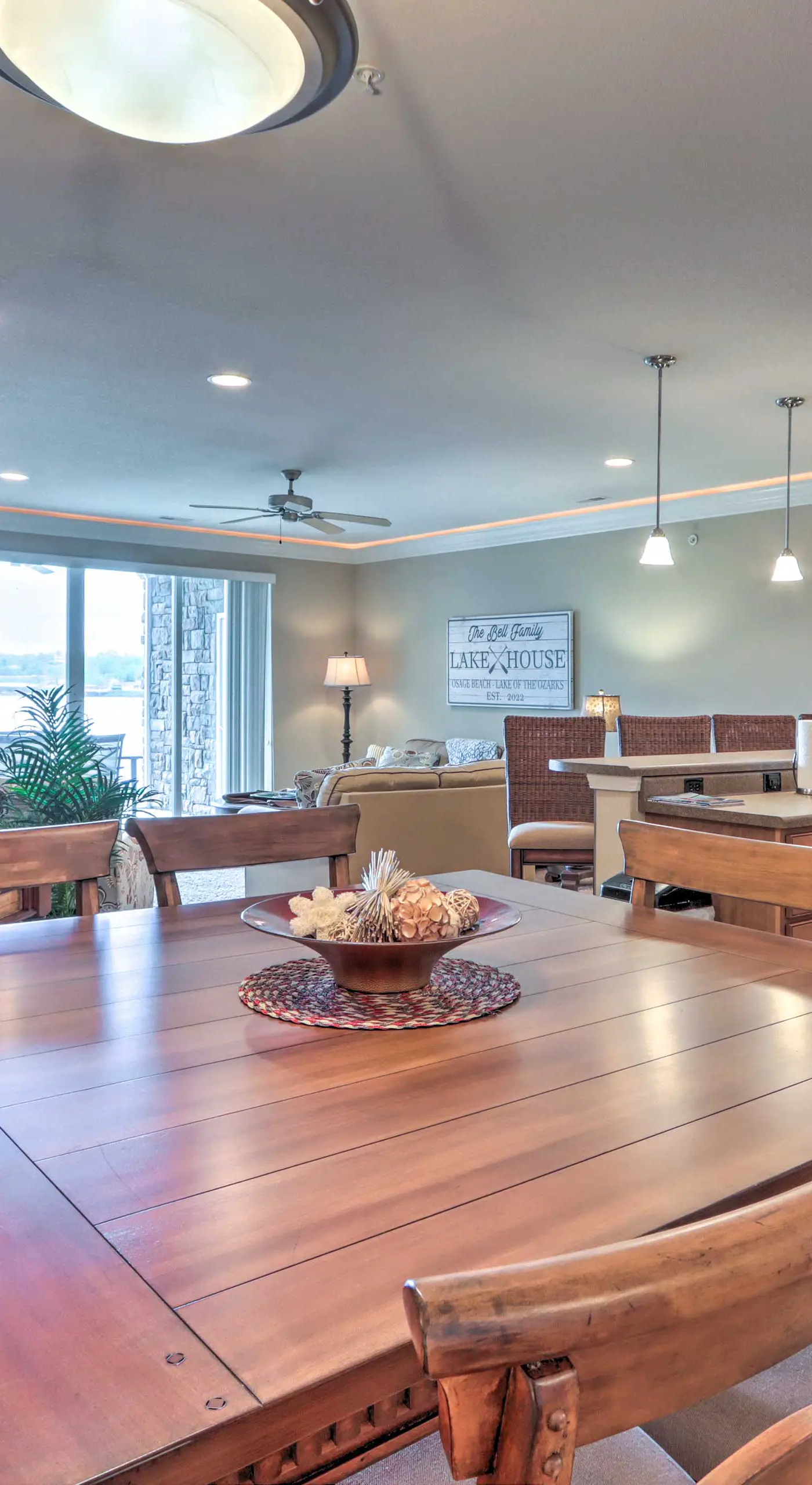 Lakefront Patio, Pool Access! Lands End Condo