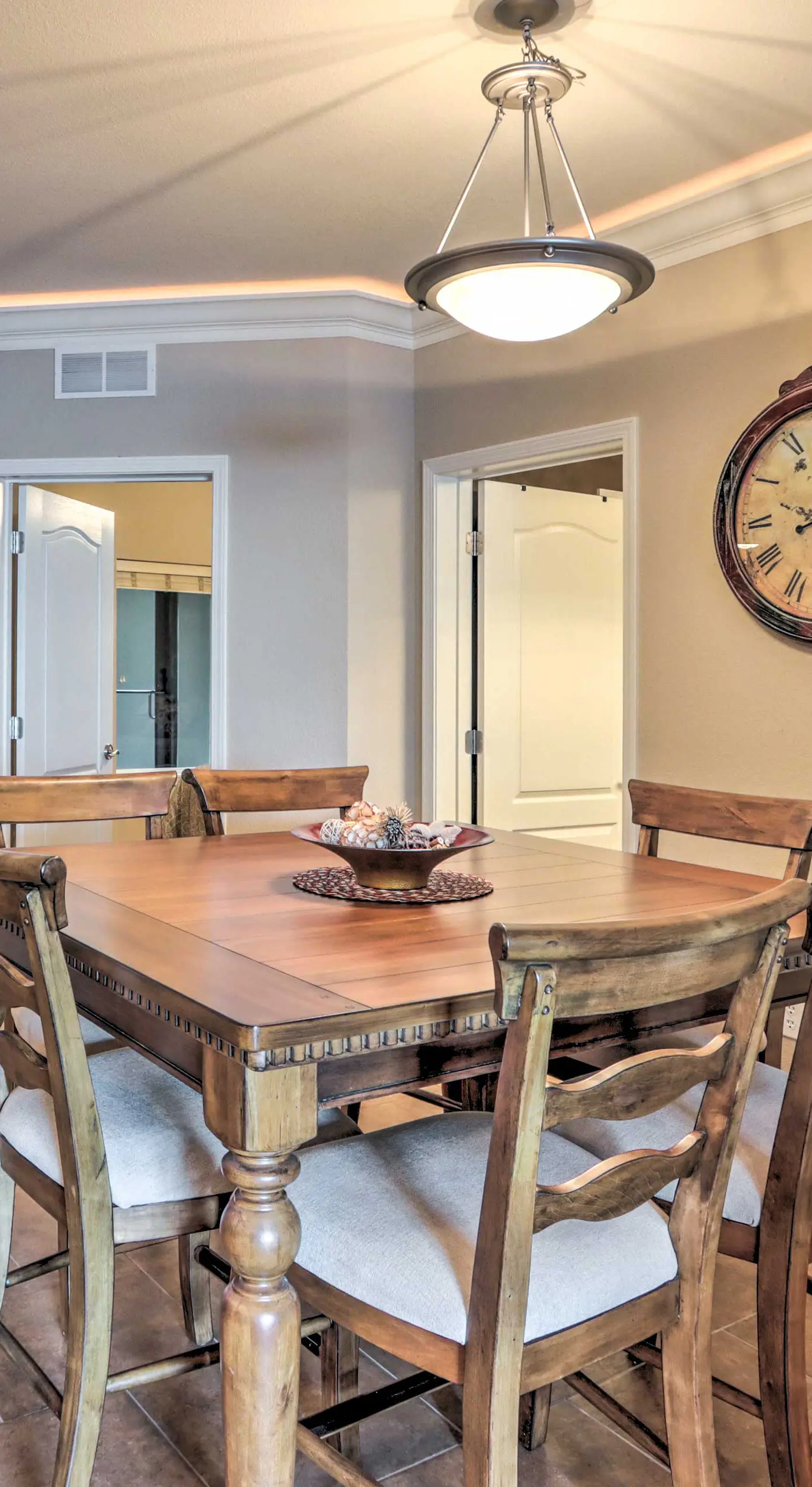 Lakefront Patio, Pool Access! Lands End Condo