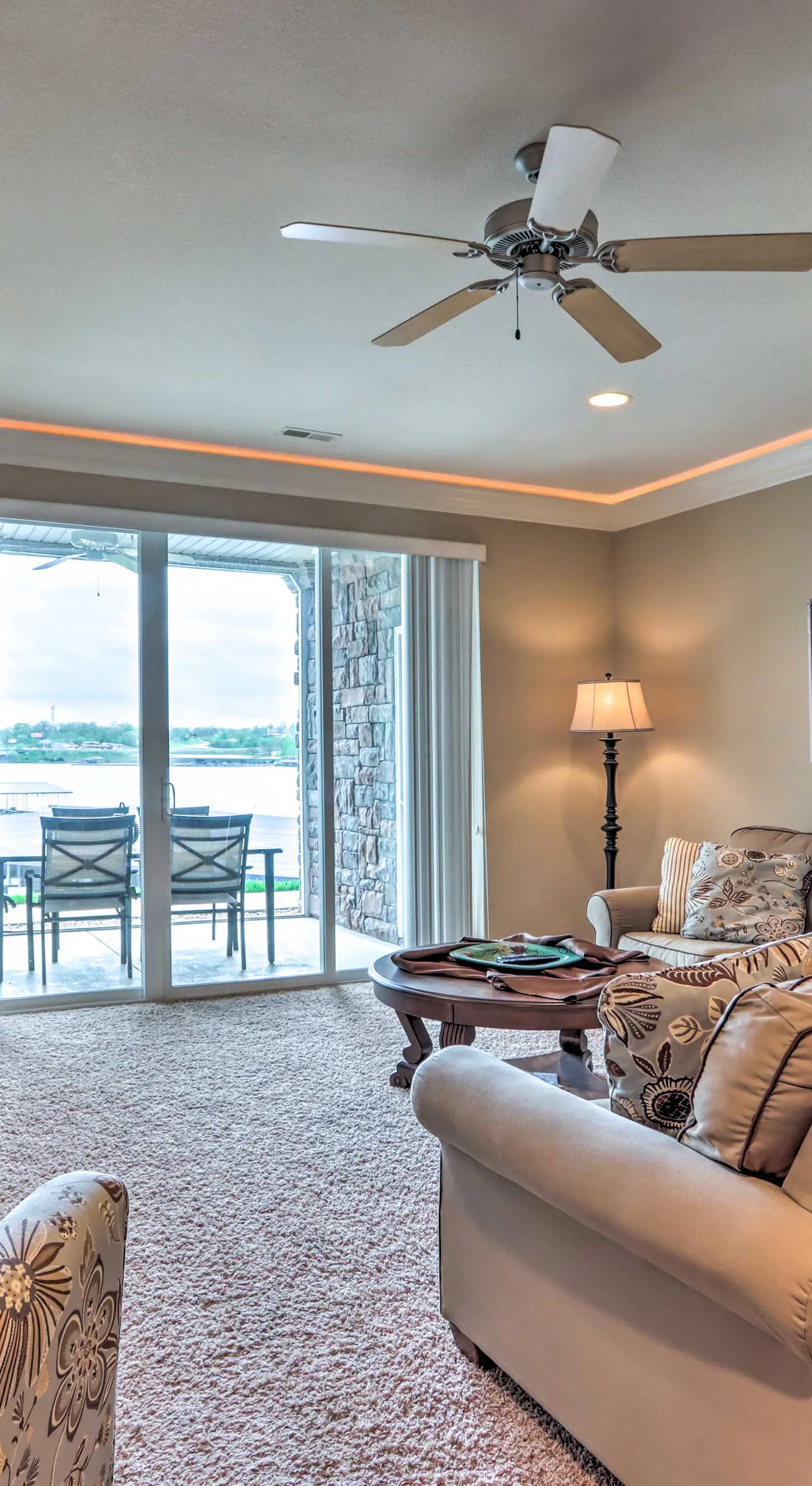 Lakefront Patio, Pool Access! Lands End Condo