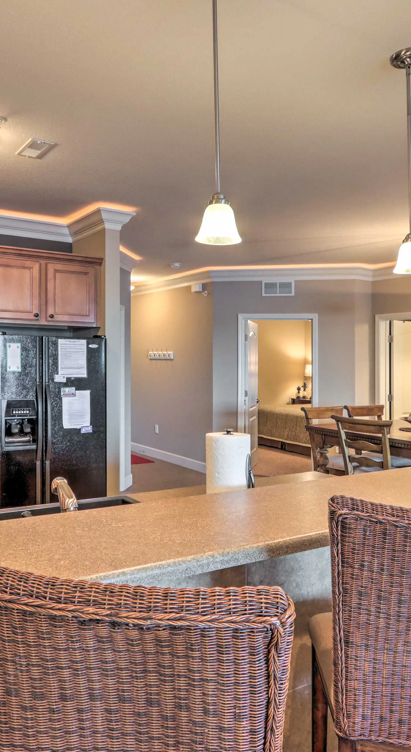 Lakefront Patio, Pool Access! Lands End Condo