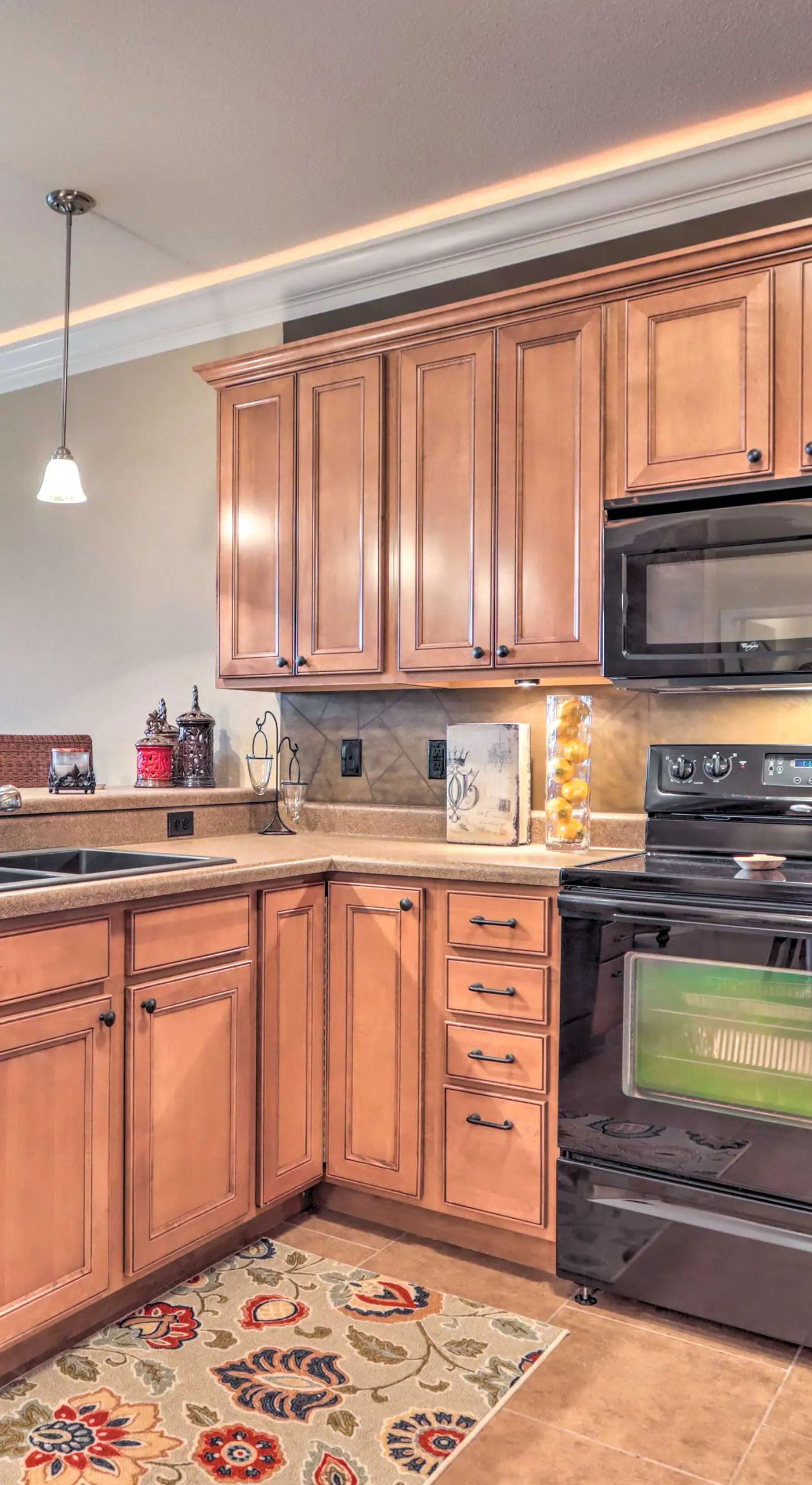 Lakefront Patio, Pool Access! Lands End Condo