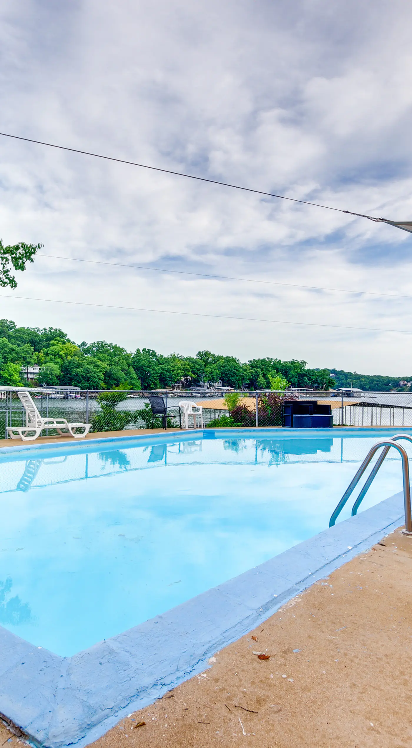 Cozy Lake Ozark Condo Rental w/ Grill, Pool Access