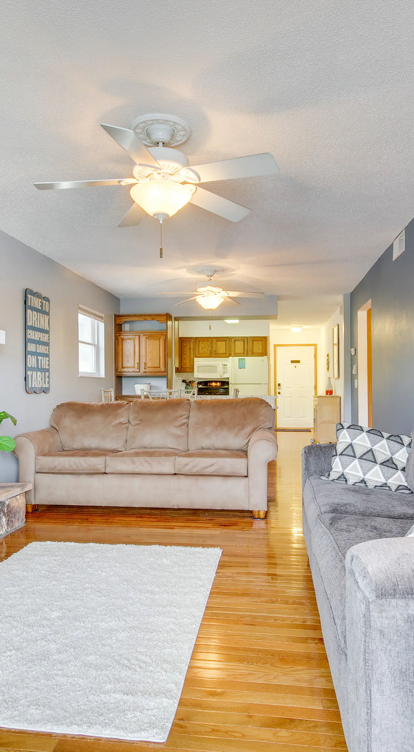 Cozy Lake Ozark Condo Rental w/ Grill, Pool Access