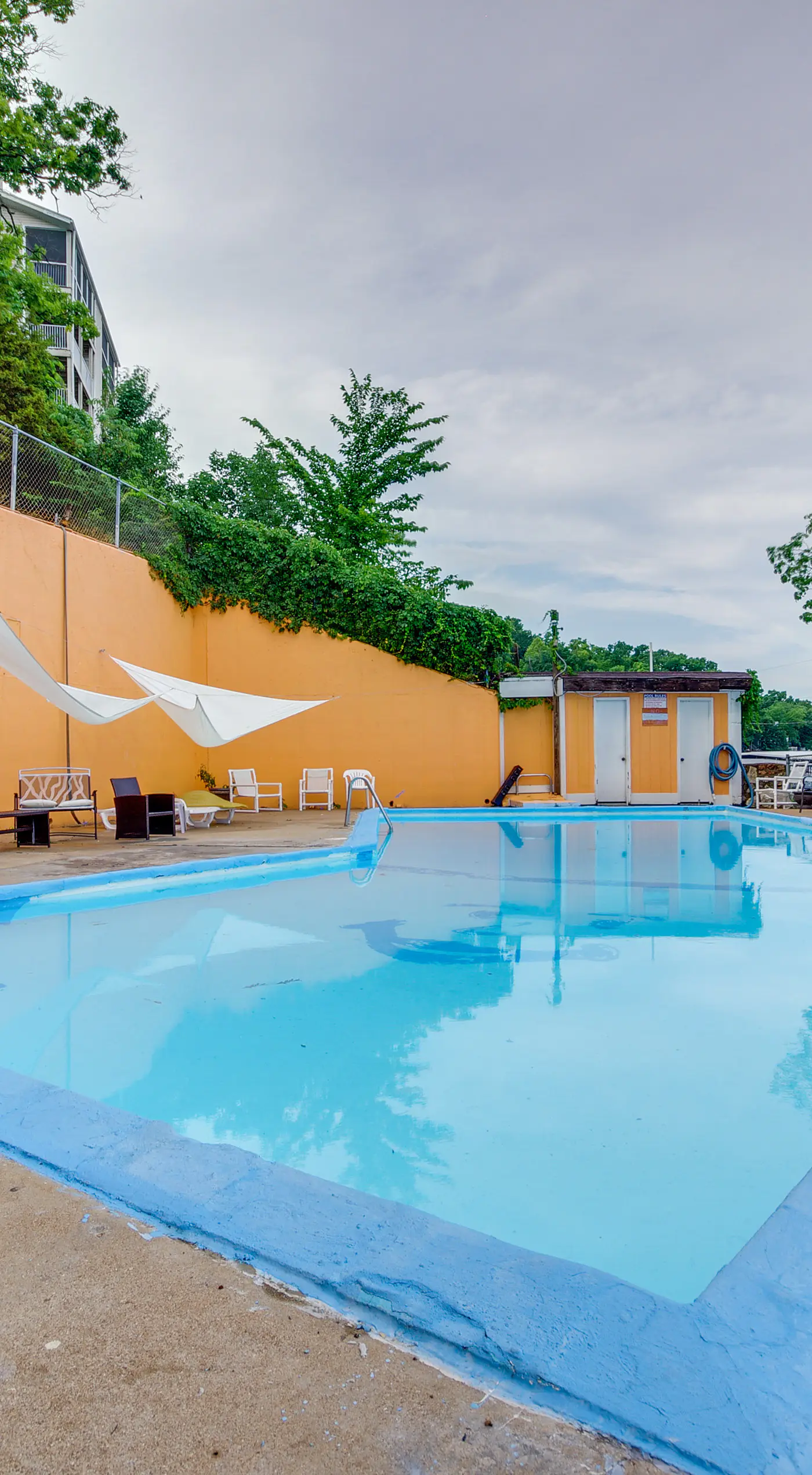 Cozy Lake Ozark Condo Rental w/ Grill, Pool Access