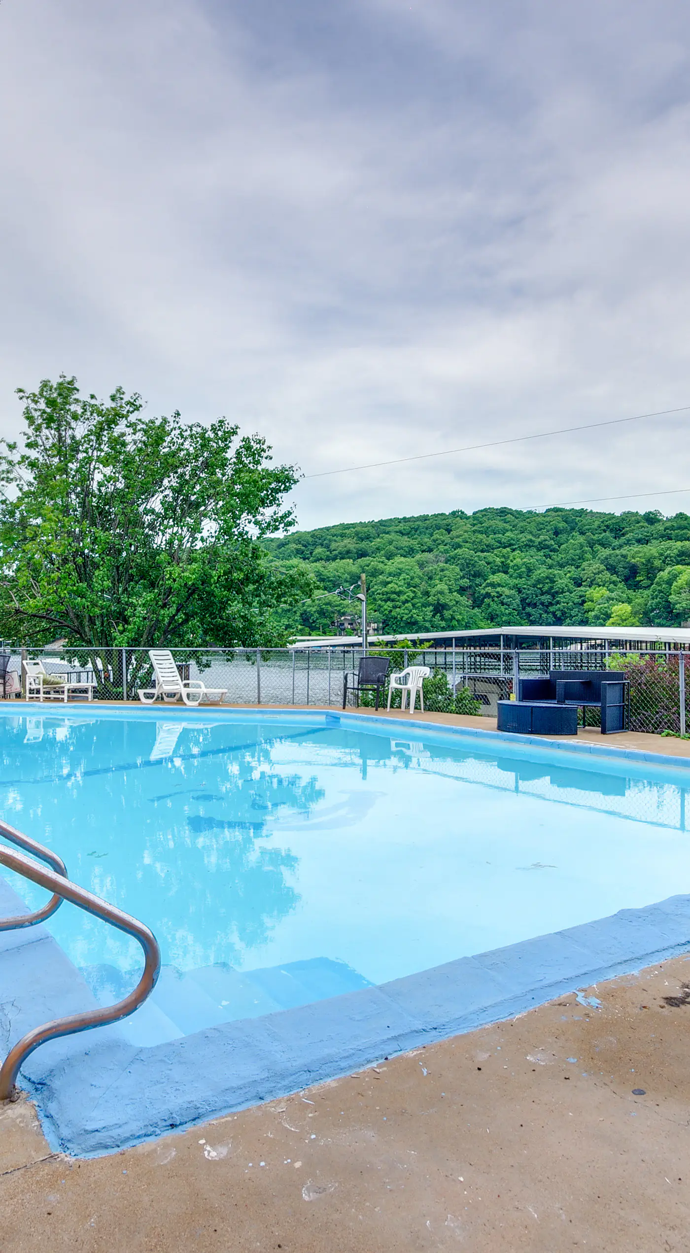 Cozy Lake Ozark Condo Rental w/ Grill, Pool Access