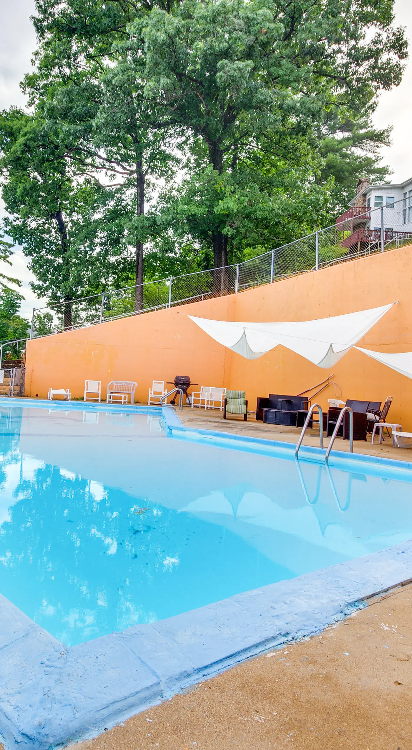 Cozy Lake Ozark Condo Rental w/ Grill, Pool Access