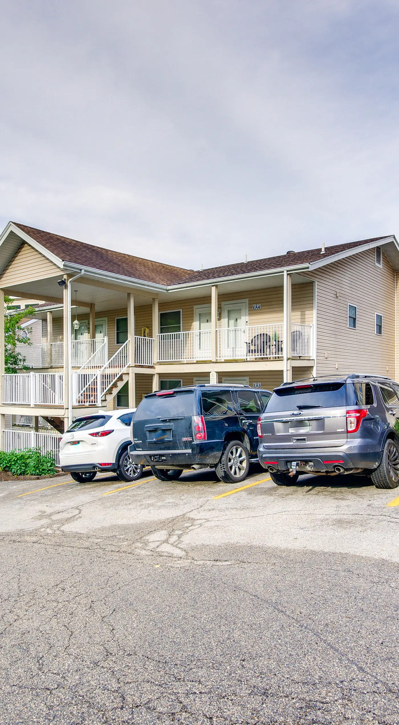 Cozy Lake Ozark Condo Rental w/ Grill, Pool Access