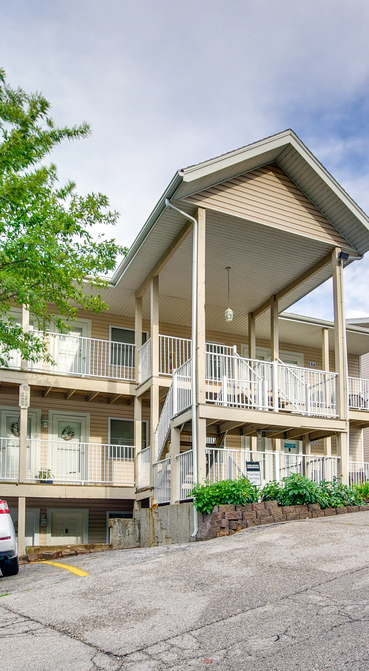 Cozy Lake Ozark Condo Rental w/ Grill, Pool Access