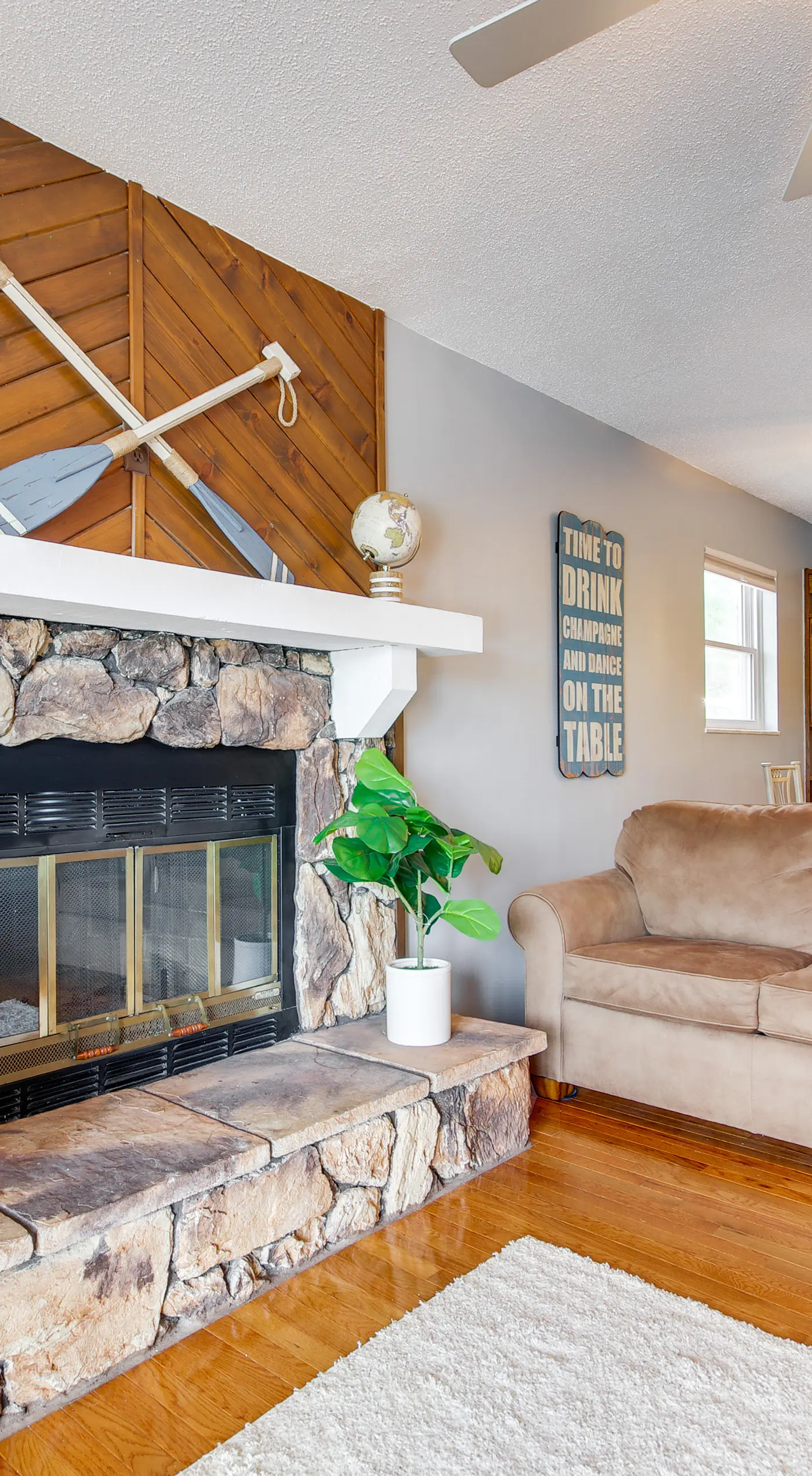 Cozy Lake Ozark Condo Rental w/ Grill, Pool Access