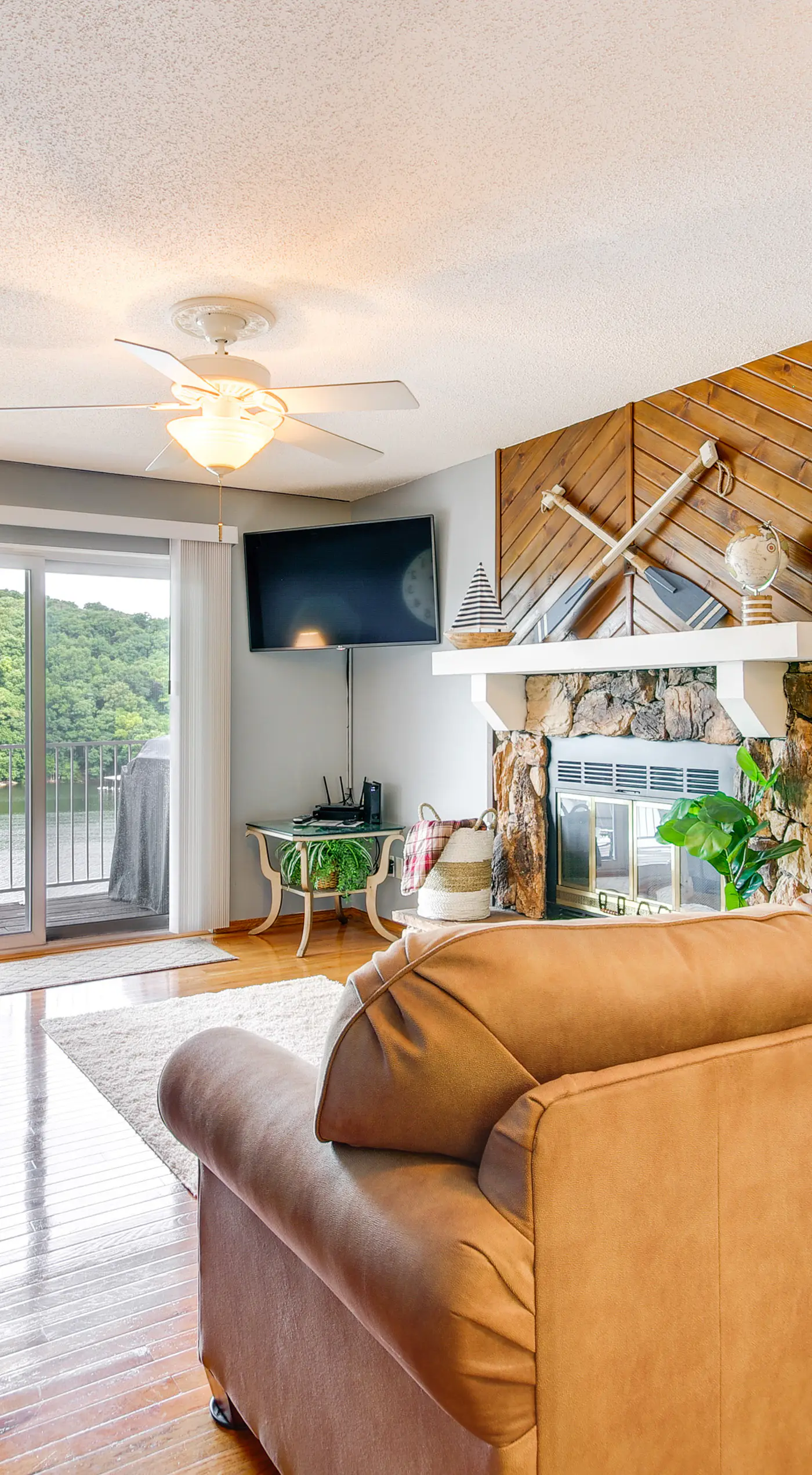 Cozy Lake Ozark Condo Rental w/ Grill, Pool Access