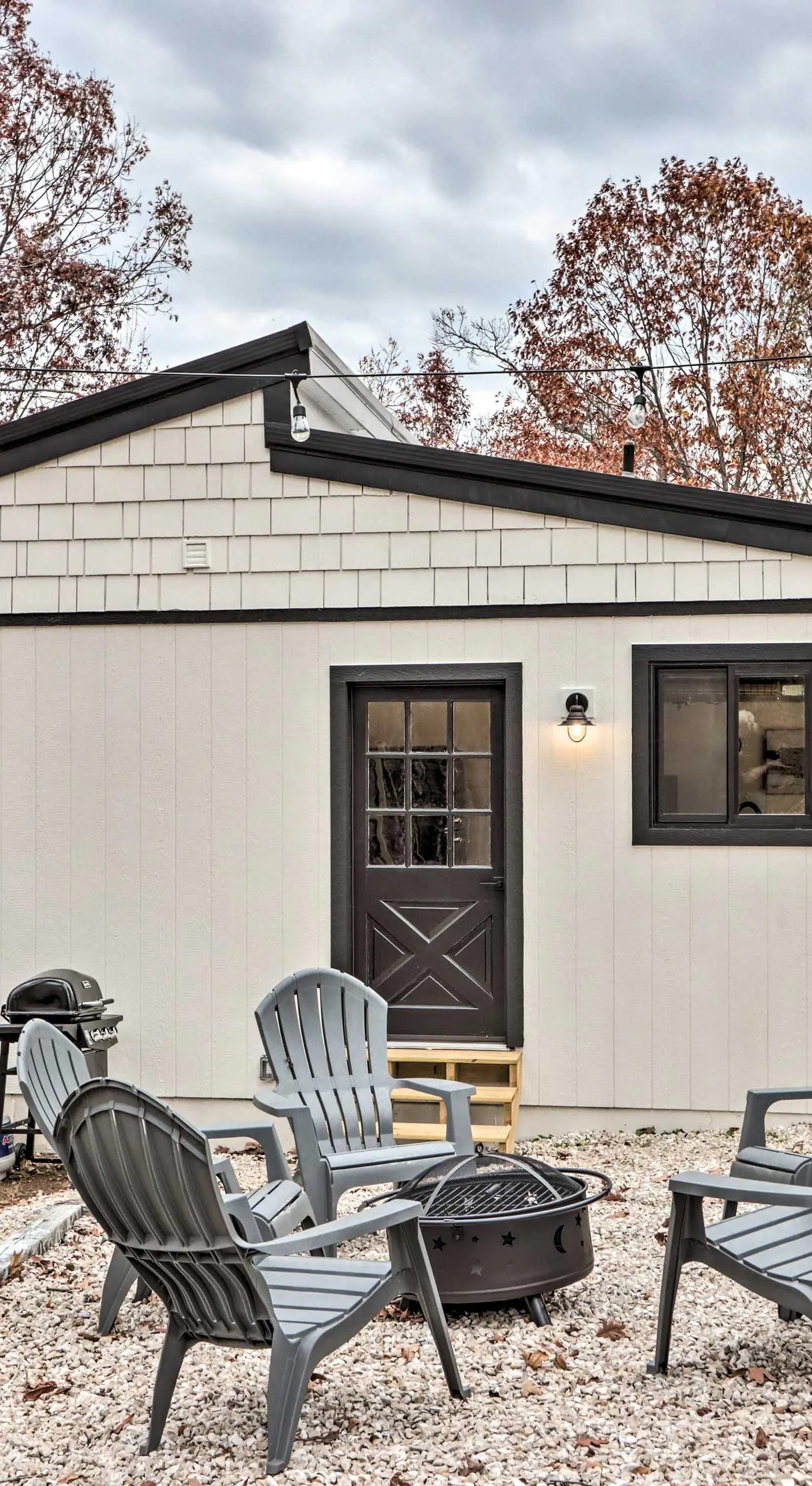 Cottage w/ Grill & Fire Pit in Osage Beach!