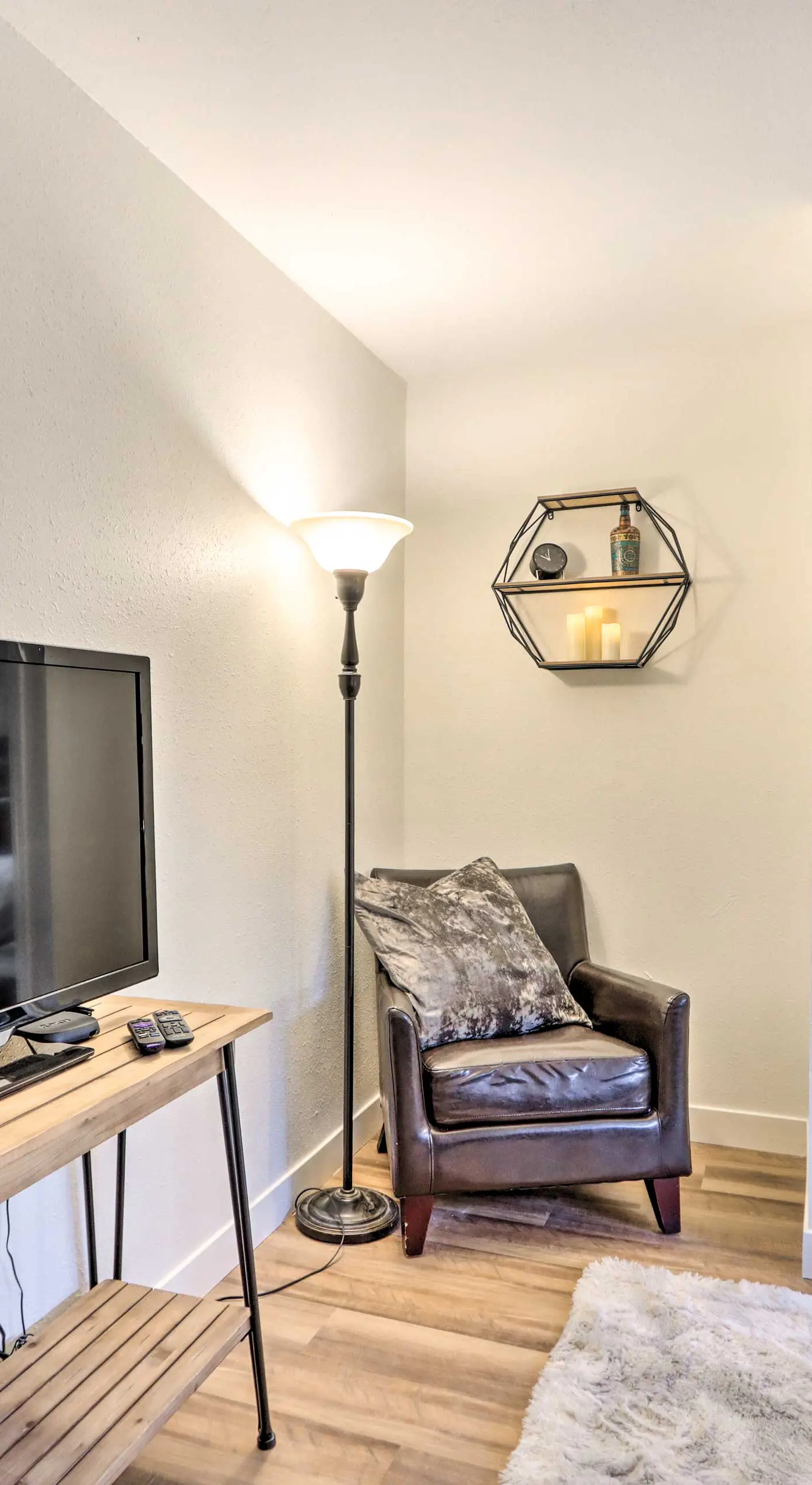 Cottage w/ Grill & Fire Pit in Osage Beach!