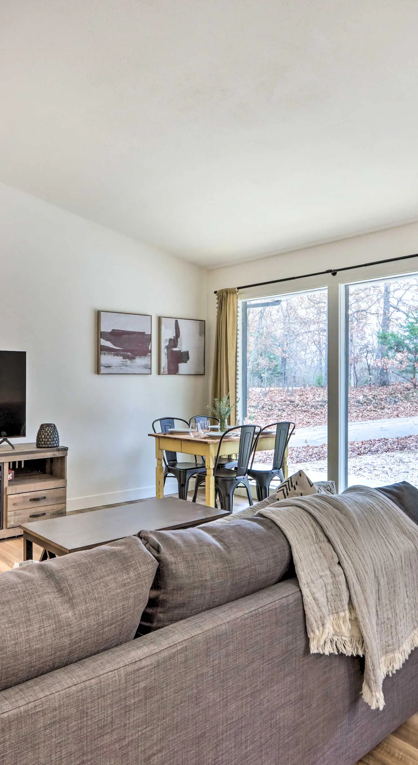 Cottage w/ Grill & Fire Pit in Osage Beach!