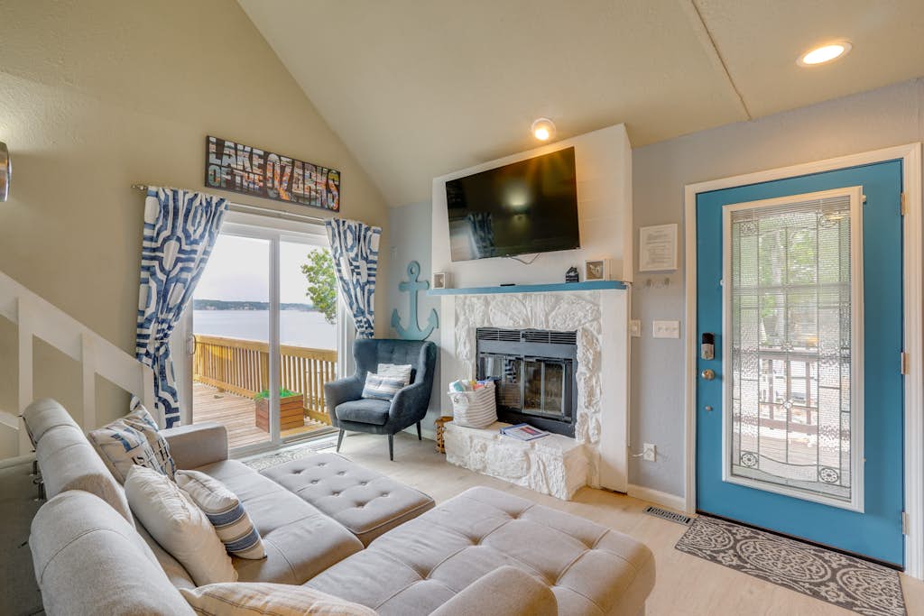 Lakefront Ozarks Home: Deck + Boat Dock! | 2 Bed Linn Creek, MO