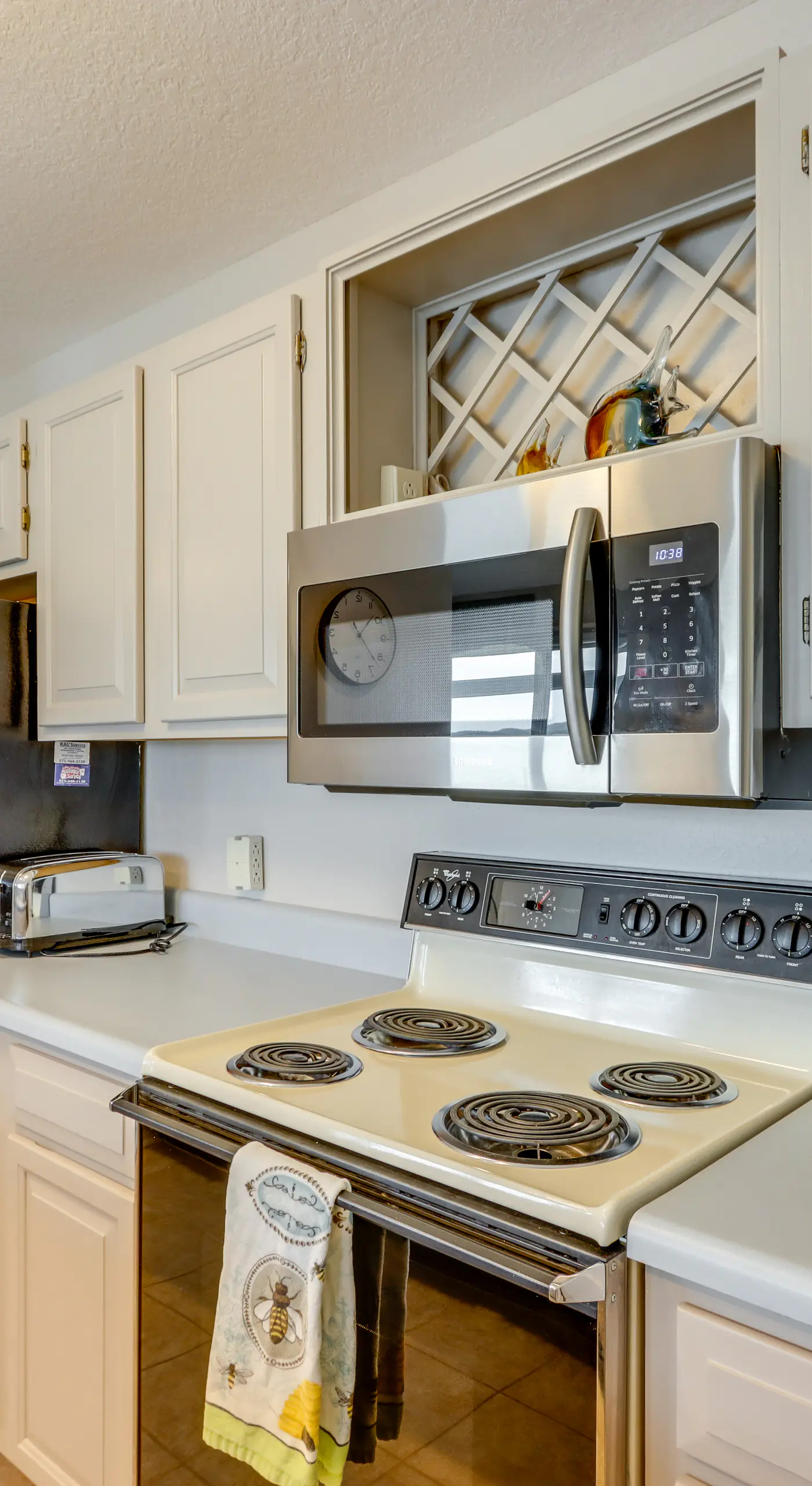 Lakefront Ozark Getaway w/ Views + Community Perks