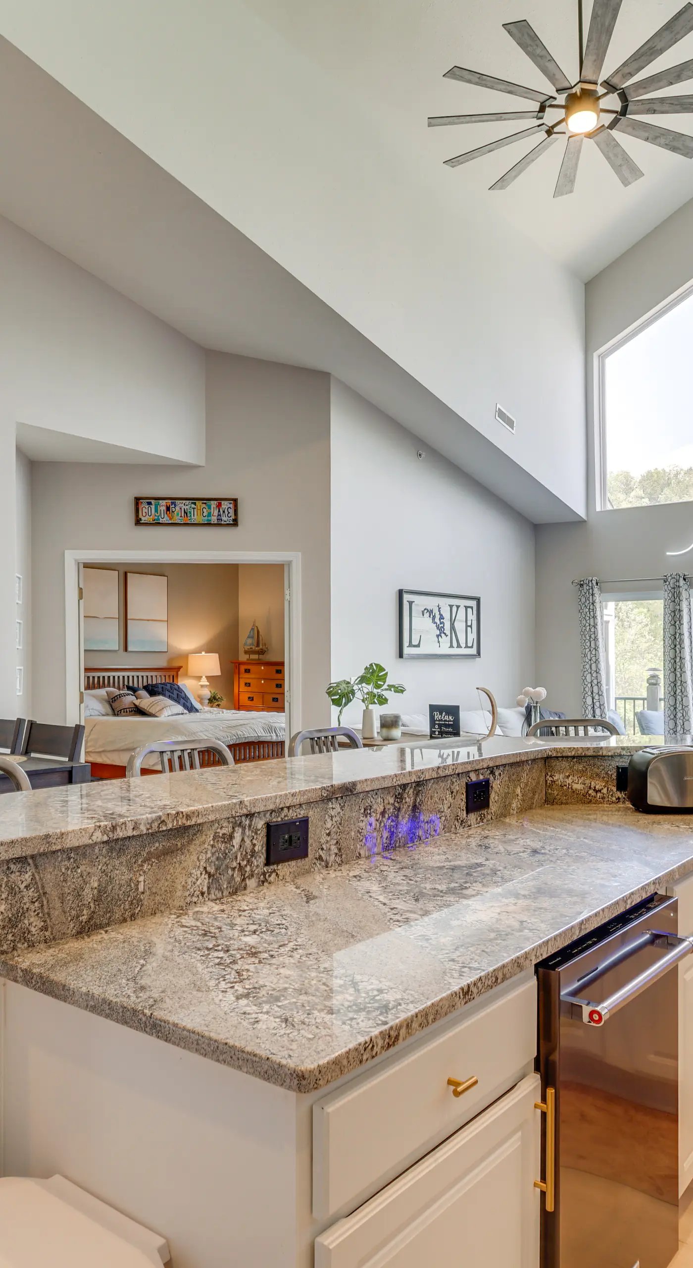 4 Mi to Dtwn: Gem w/ Lake Access in Camdenton