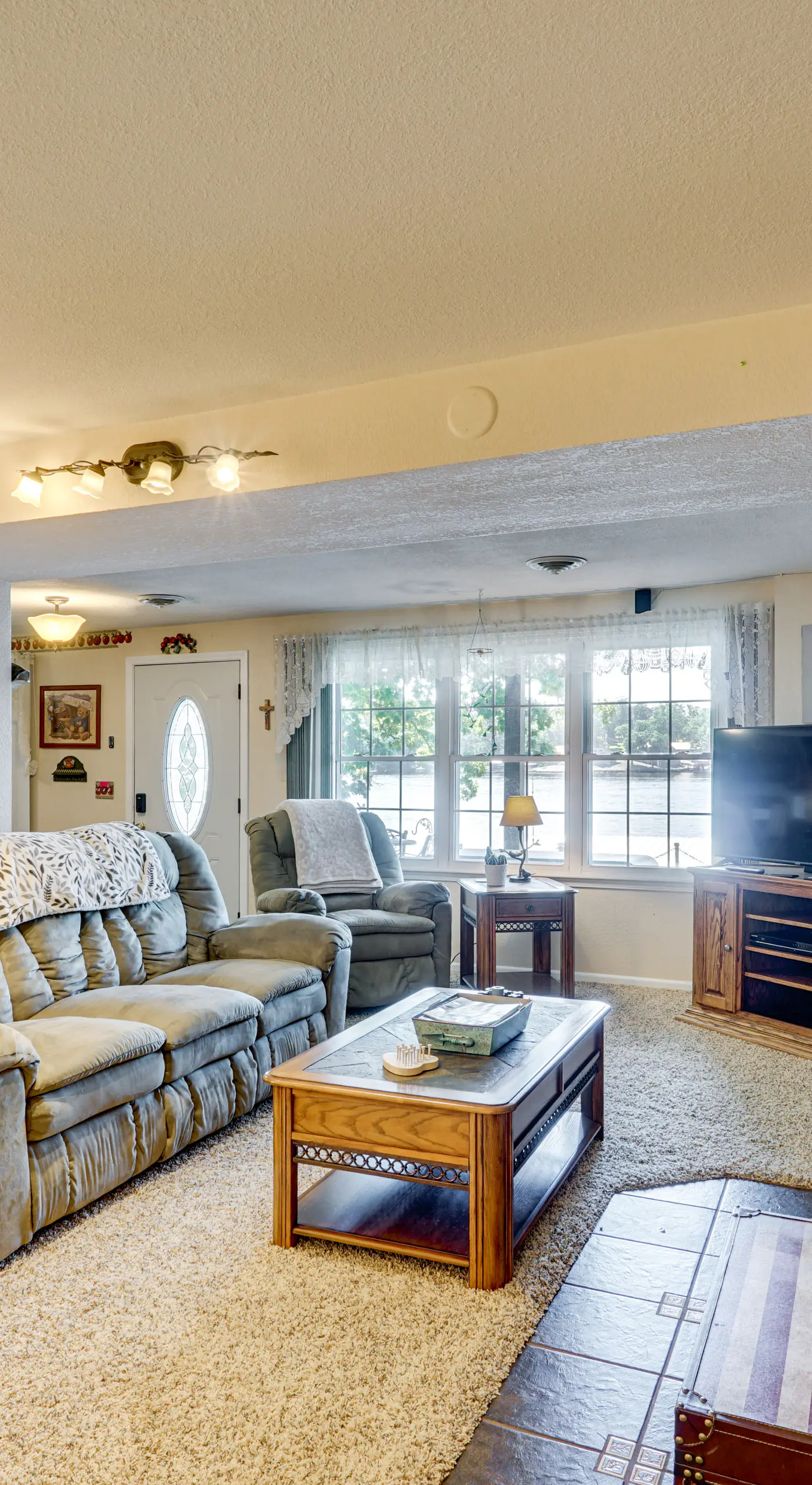 Lakefront & Dog-Friendly Gem in Gravois Mills