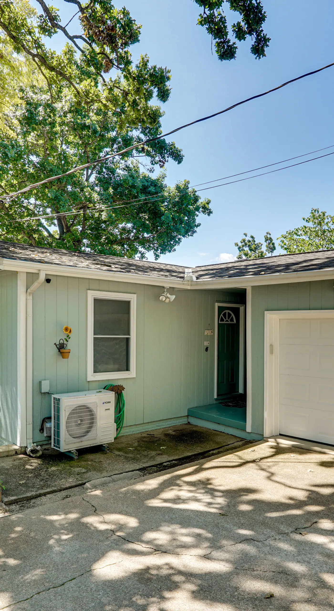 Lakefront & Dog-Friendly Gem in Gravois Mills