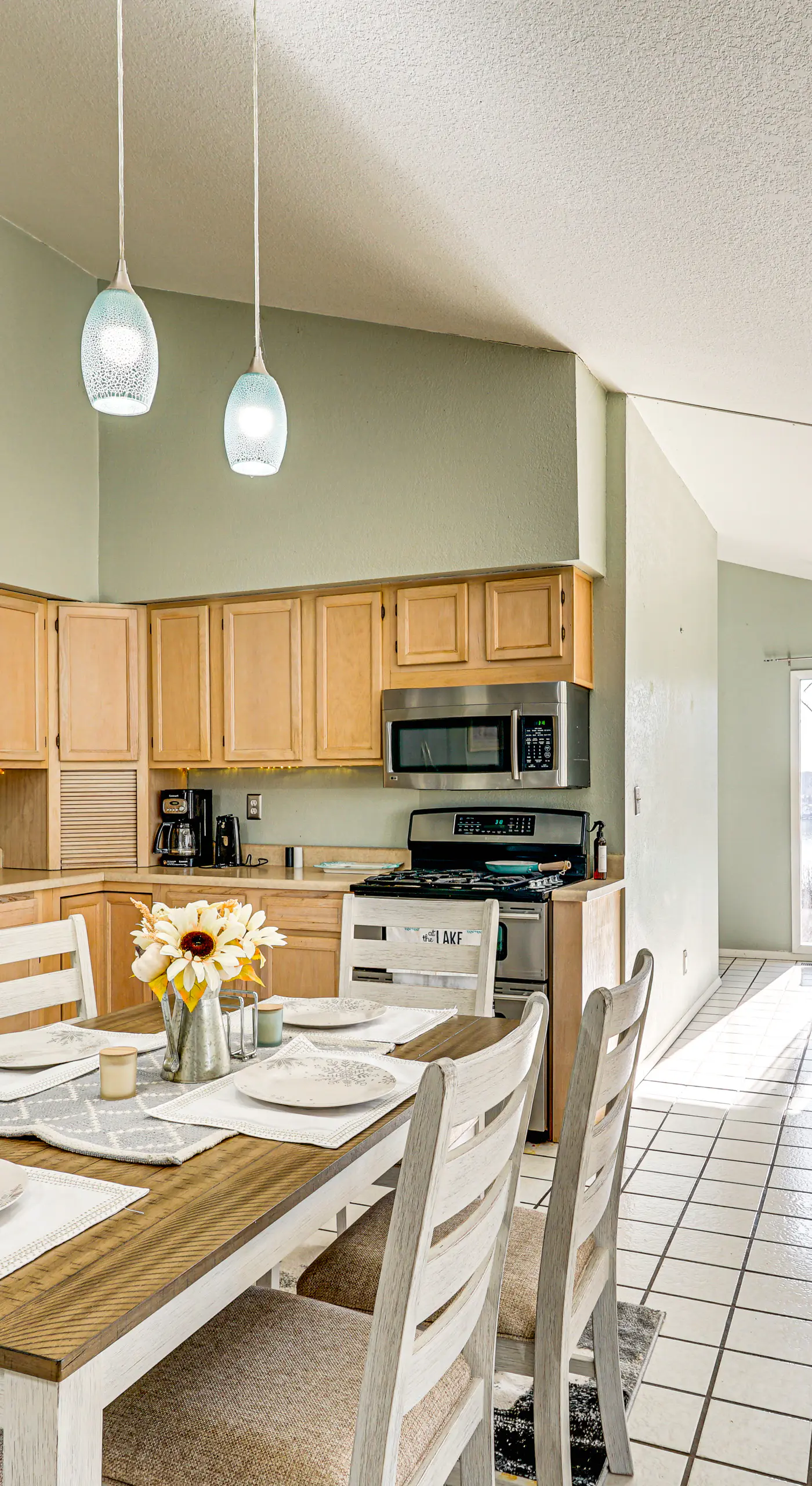 Luxury Lake Home, Amazing Views, Resort Amenities