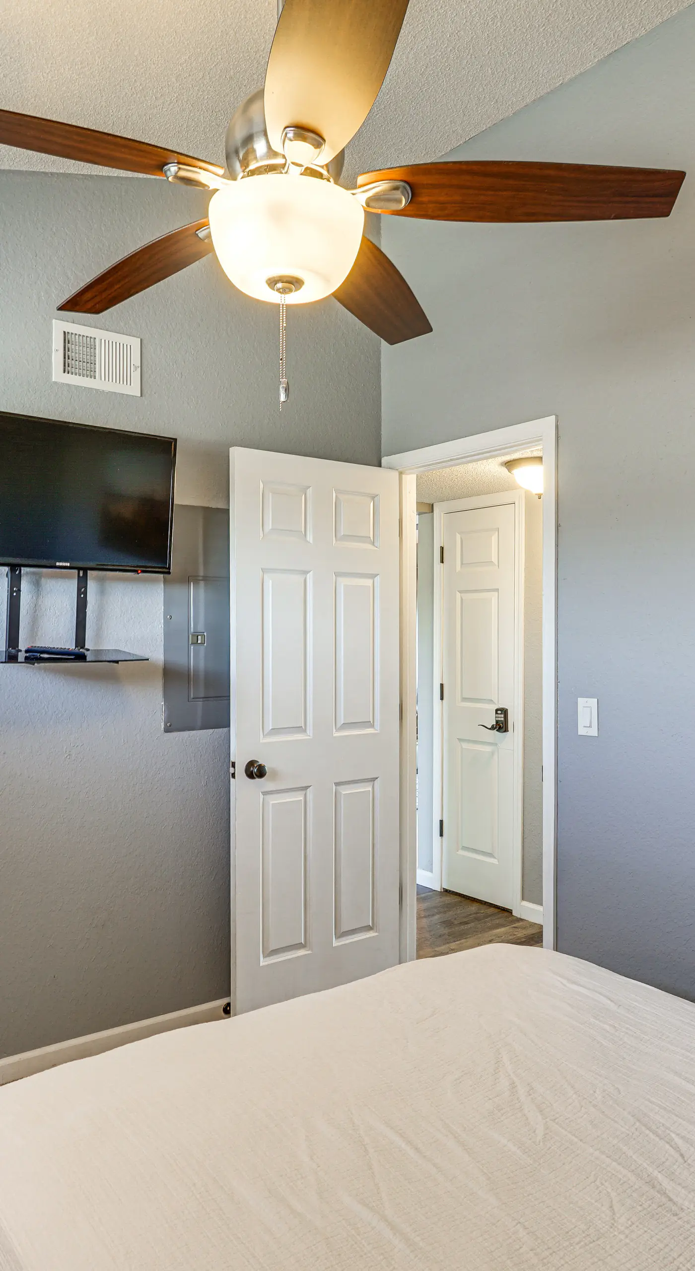 Village of Four Seasons Lake Condo w/ Pool Access!