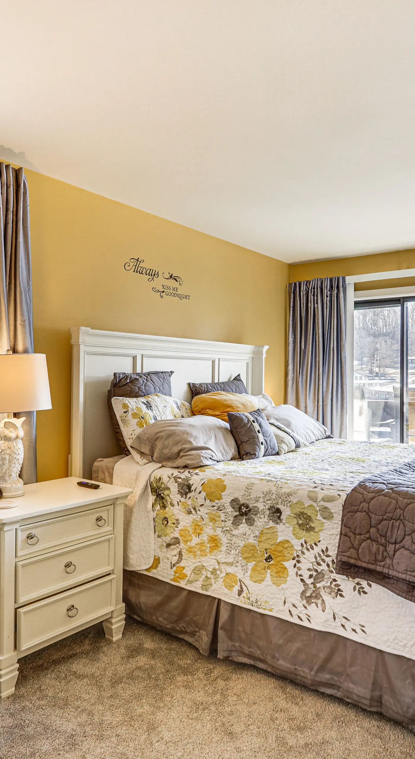 Lakefront Condo w/ Resort Amenities in Osage Beach