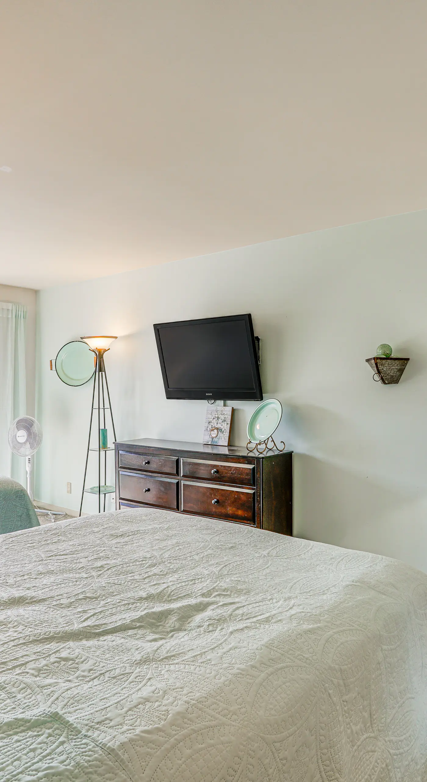 Lakefront Condo w/ Resort Amenities in Osage Beach