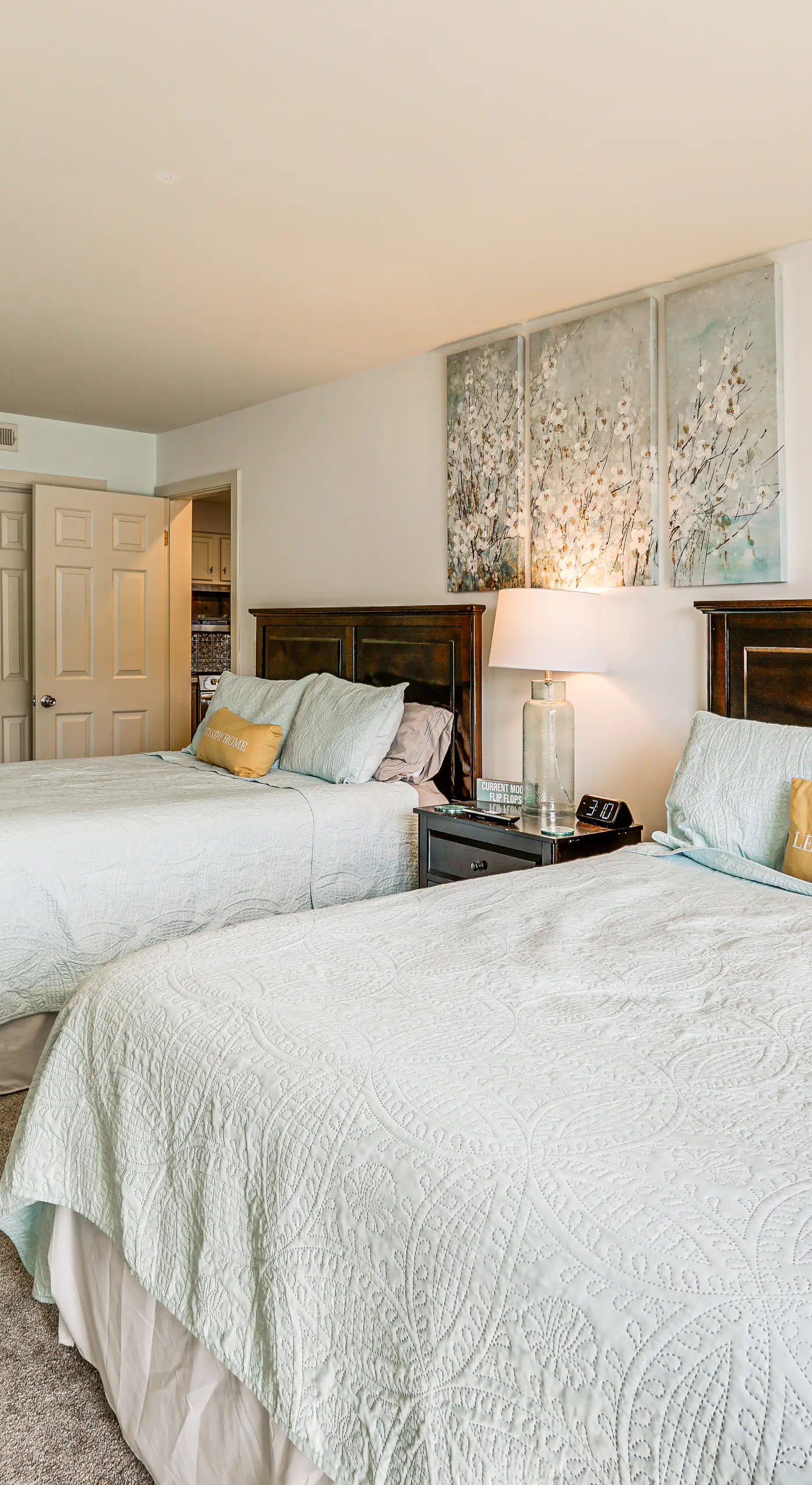 Lakefront Condo w/ Resort Amenities in Osage Beach