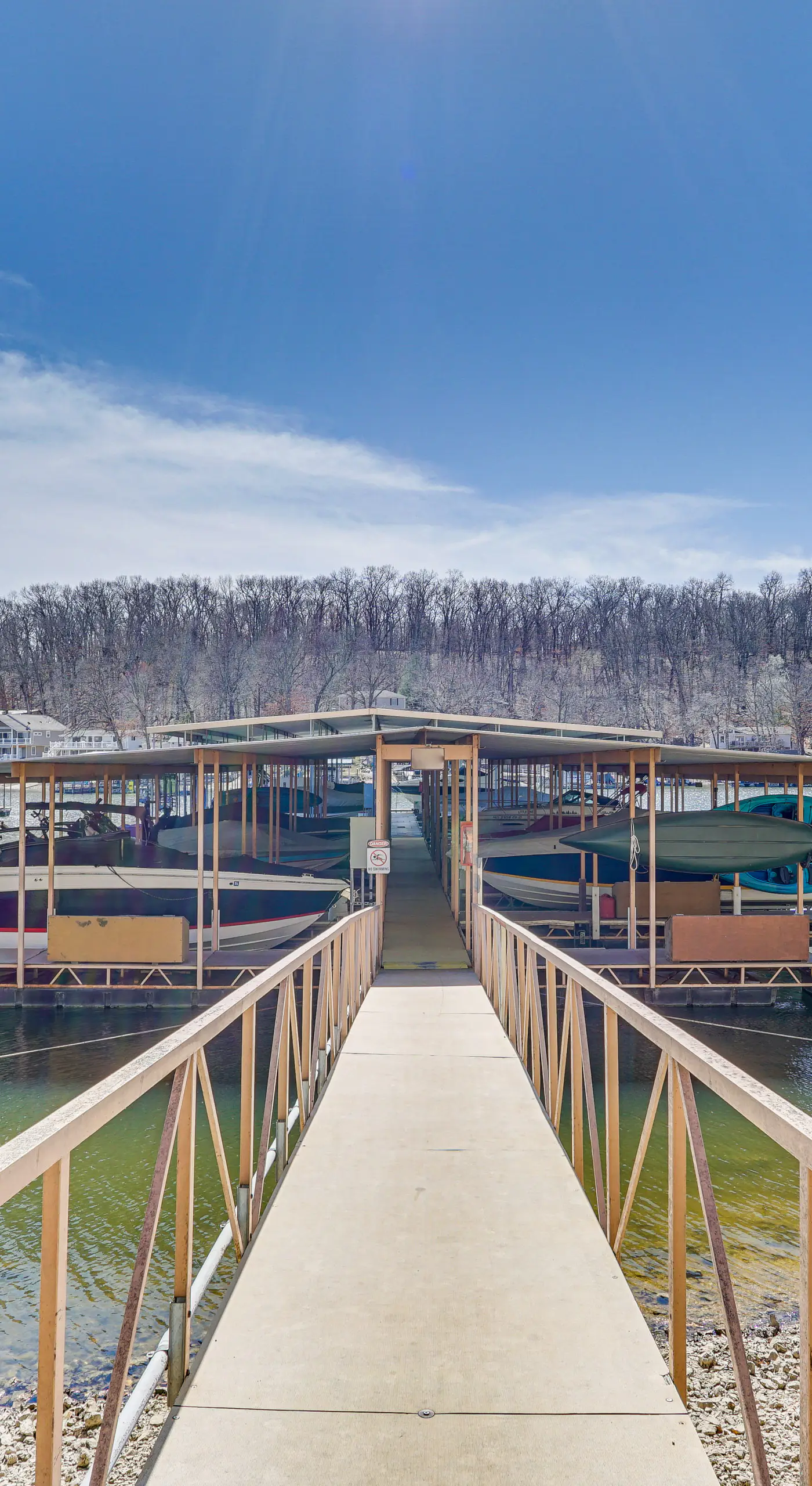 Lakefront Condo w/ Resort Amenities in Osage Beach