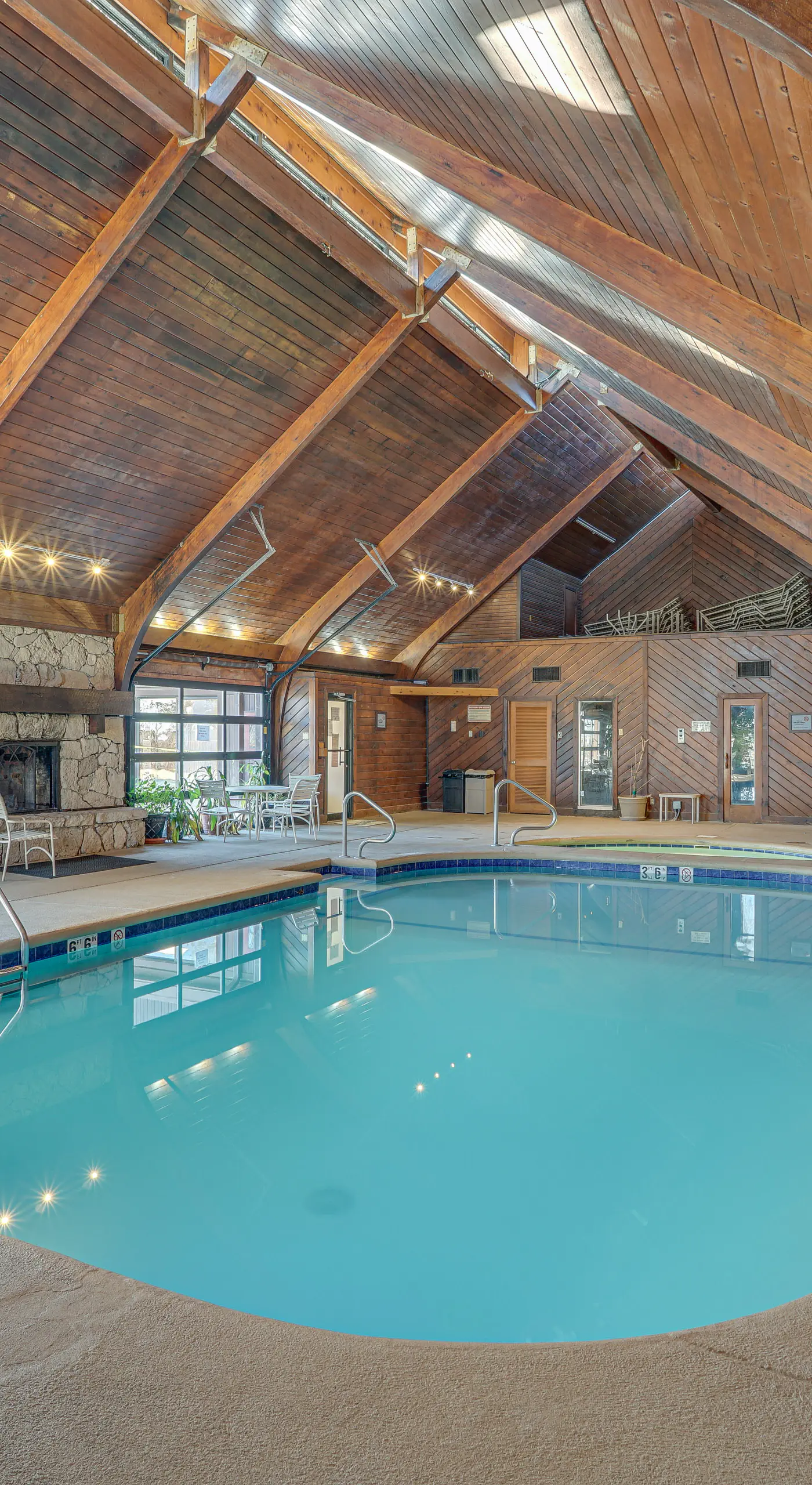 Lakefront Condo w/ Resort Amenities in Osage Beach