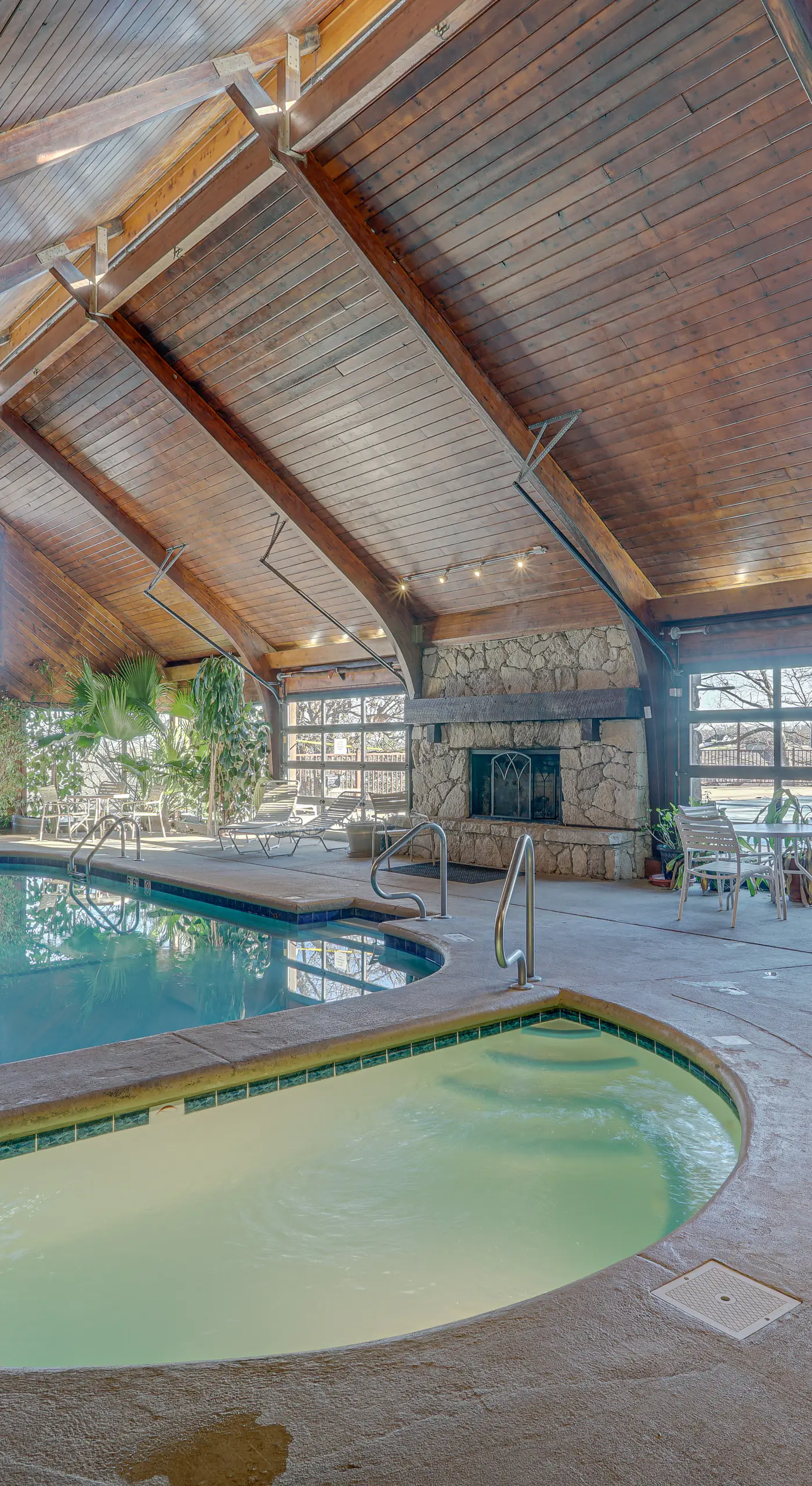 Lakefront Condo w/ Resort Amenities in Osage Beach