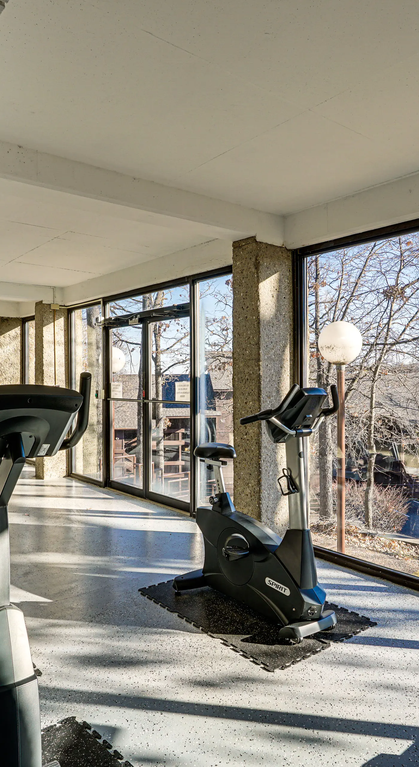 Lakefront Condo w/ Resort Amenities in Osage Beach