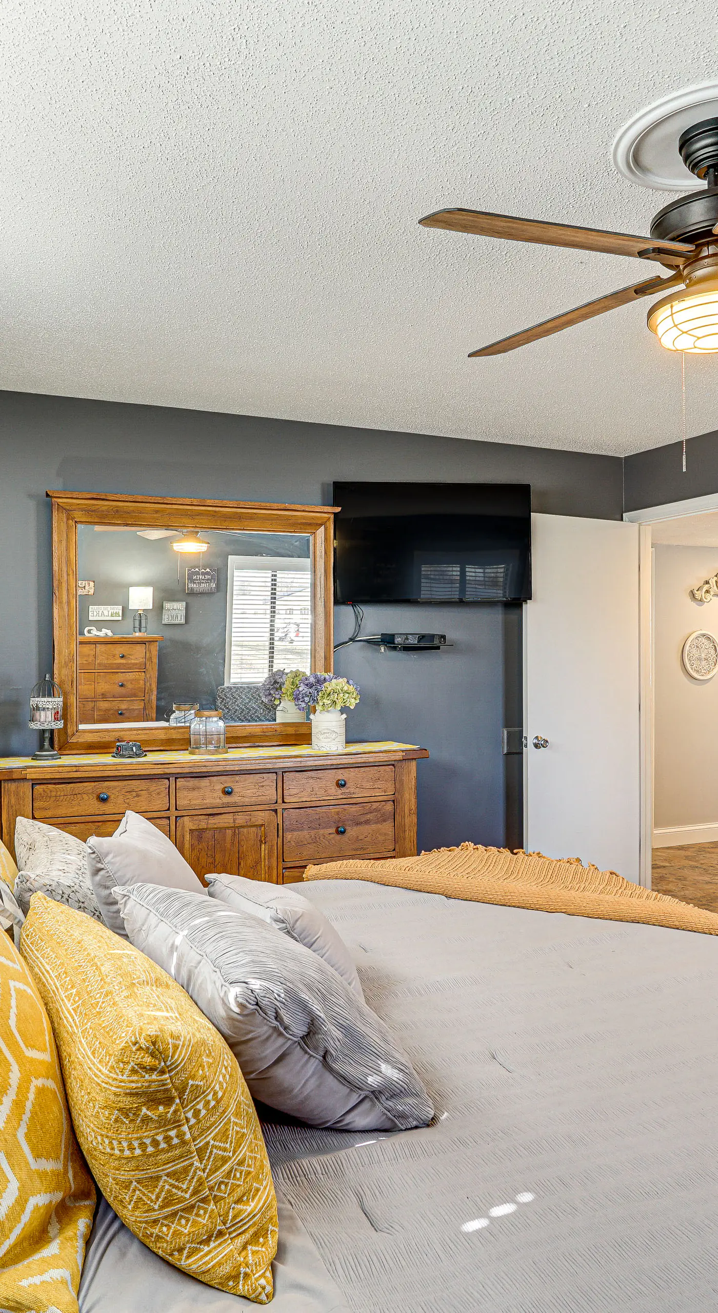 3 Mi to Boat Ramp: Osage Beach Condo w/ Grill!