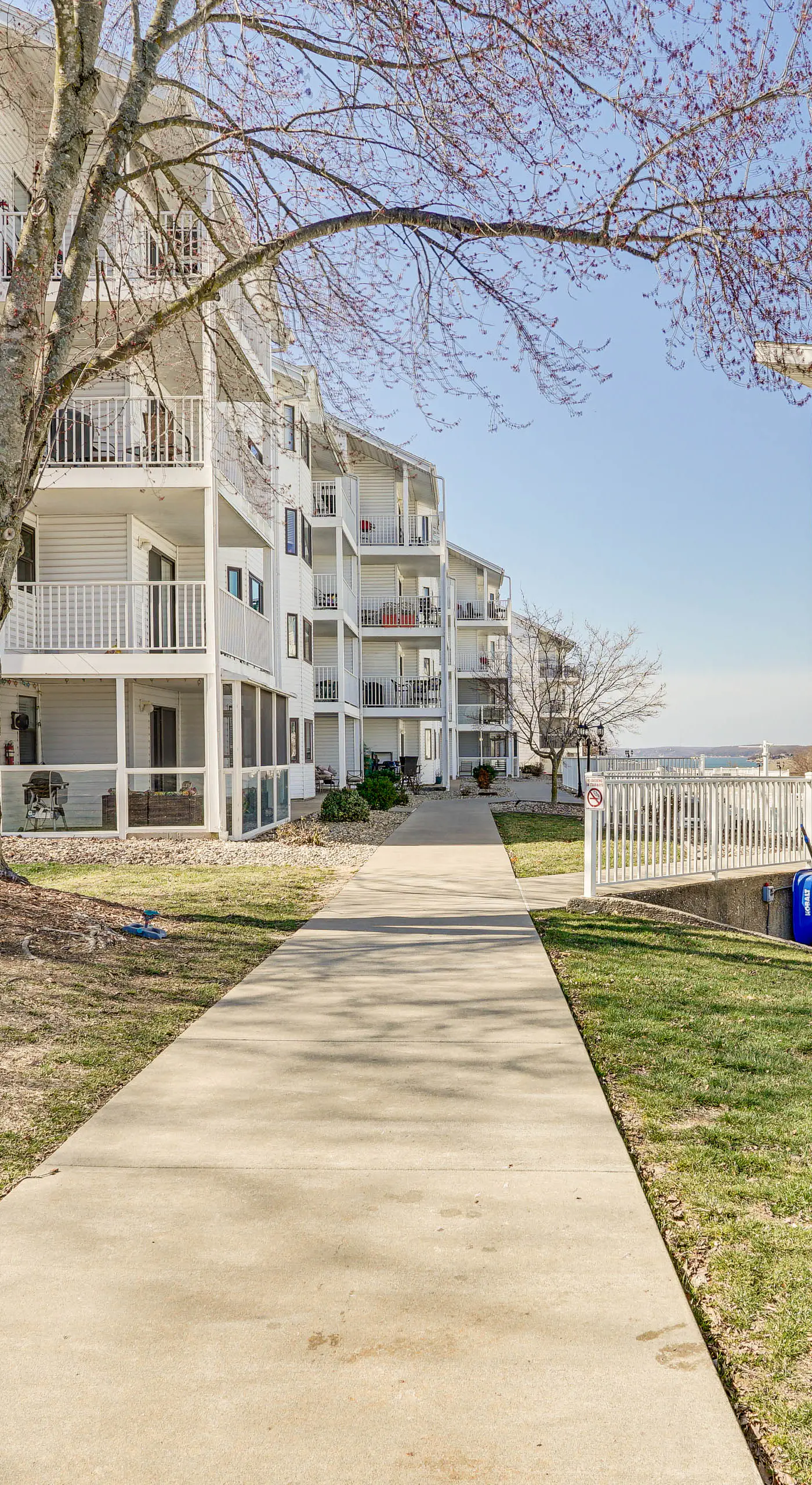 3 Mi to Boat Ramp: Osage Beach Condo w/ Grill!