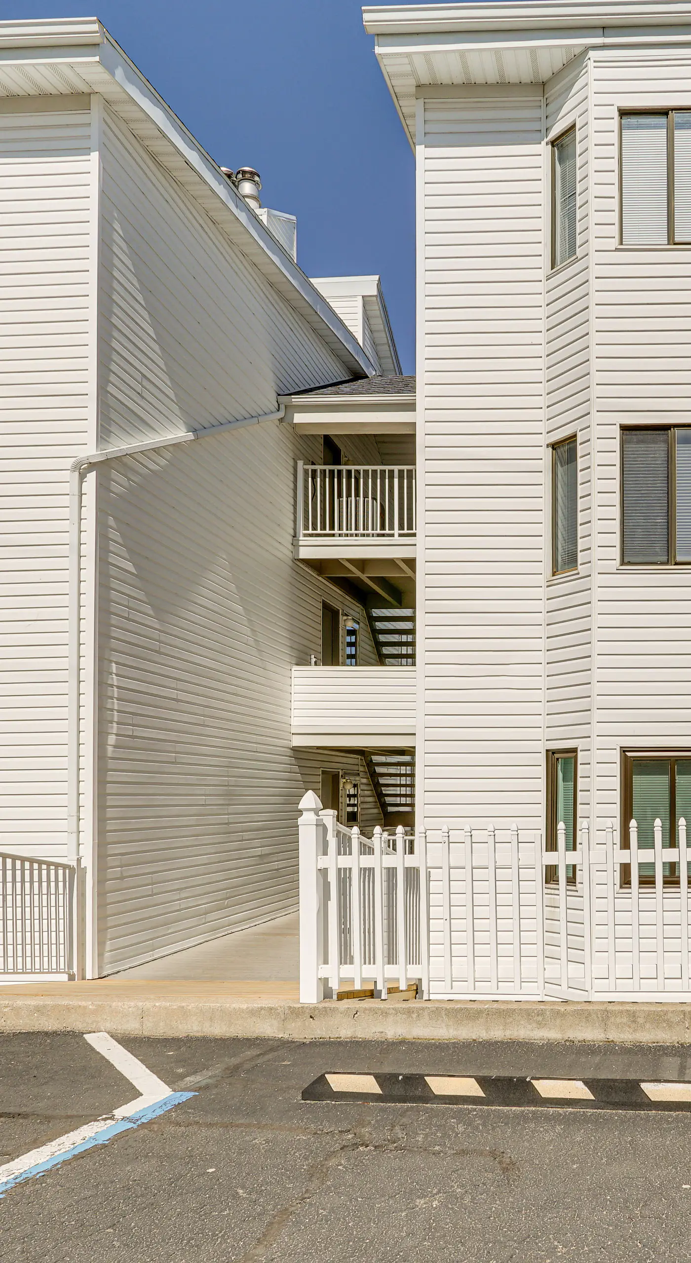 3 Mi to Boat Ramp: Osage Beach Condo w/ Grill!