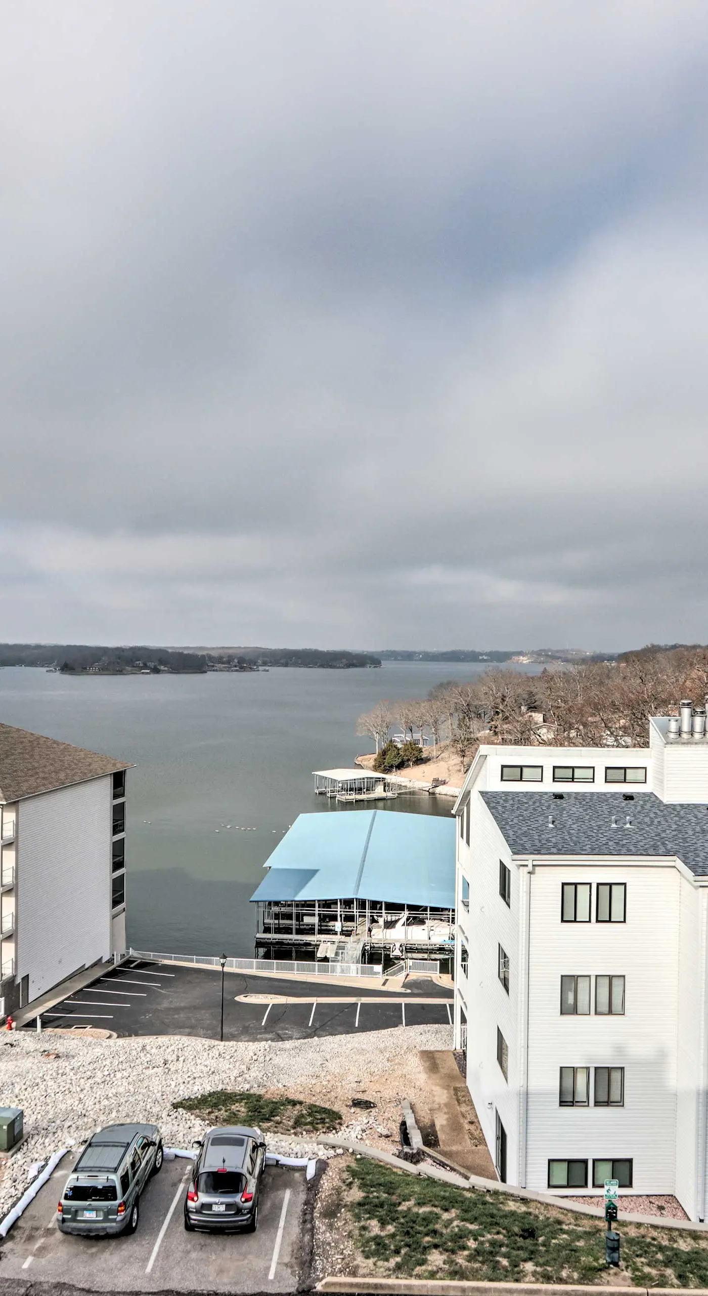 3 Mi to Boat Ramp: Osage Beach Condo w/ Grill!