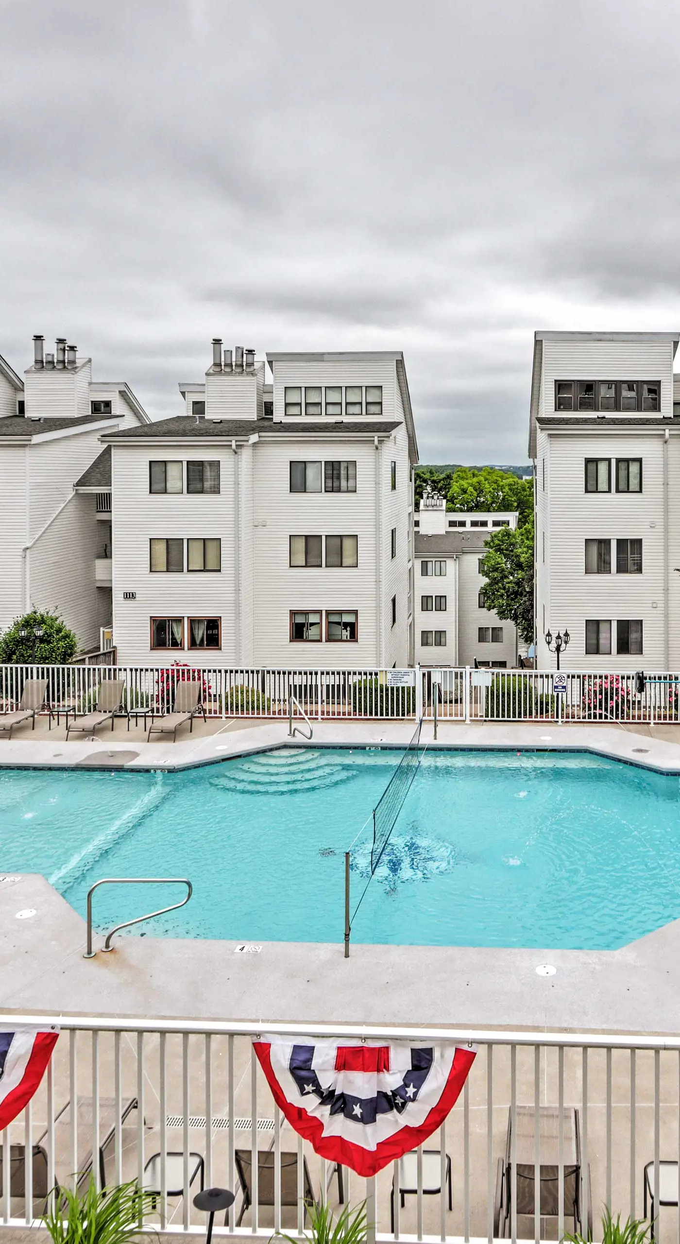 3 Mi to Boat Ramp: Osage Beach Condo w/ Grill!